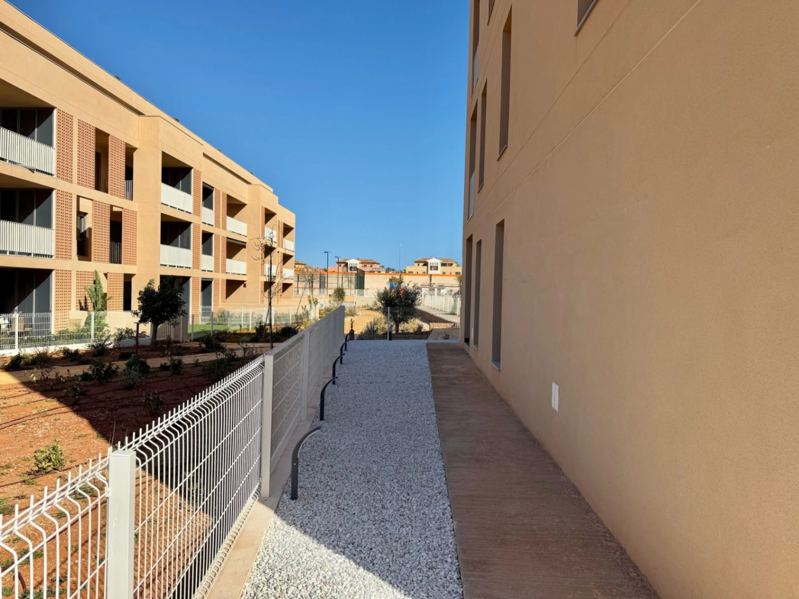 Exclusiva planta baja con 3 dormitorios en venta en Denia a pasos del centro y de comercios