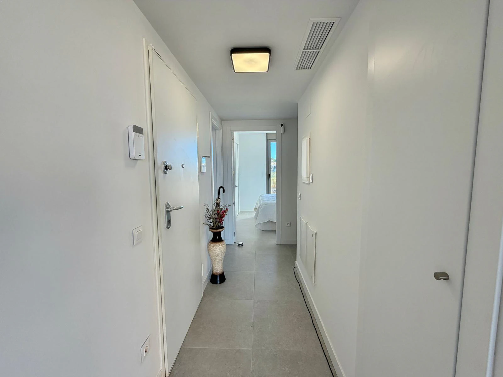 Exclusiva planta baja con 3 dormitorios en venta en Denia a pasos del centro y de comercios