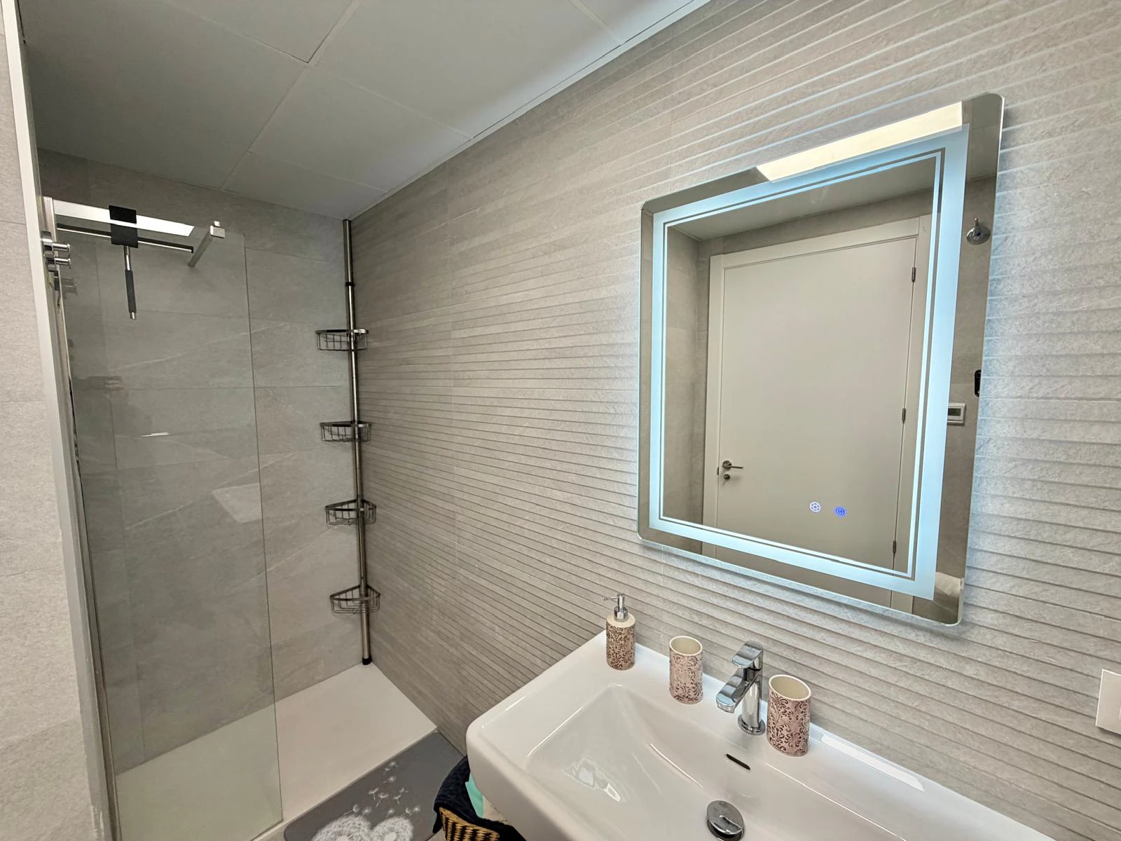 Exclusiva planta baja con 3 dormitorios en venta en Denia a pasos del centro y de comercios