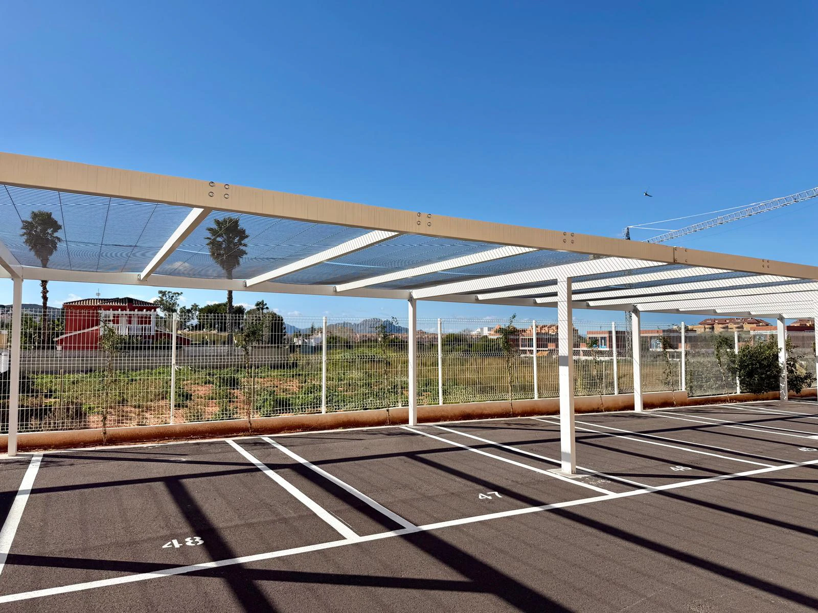 Exclusiva planta baja con 3 dormitorios en venta en Denia a pasos del centro y de comercios
