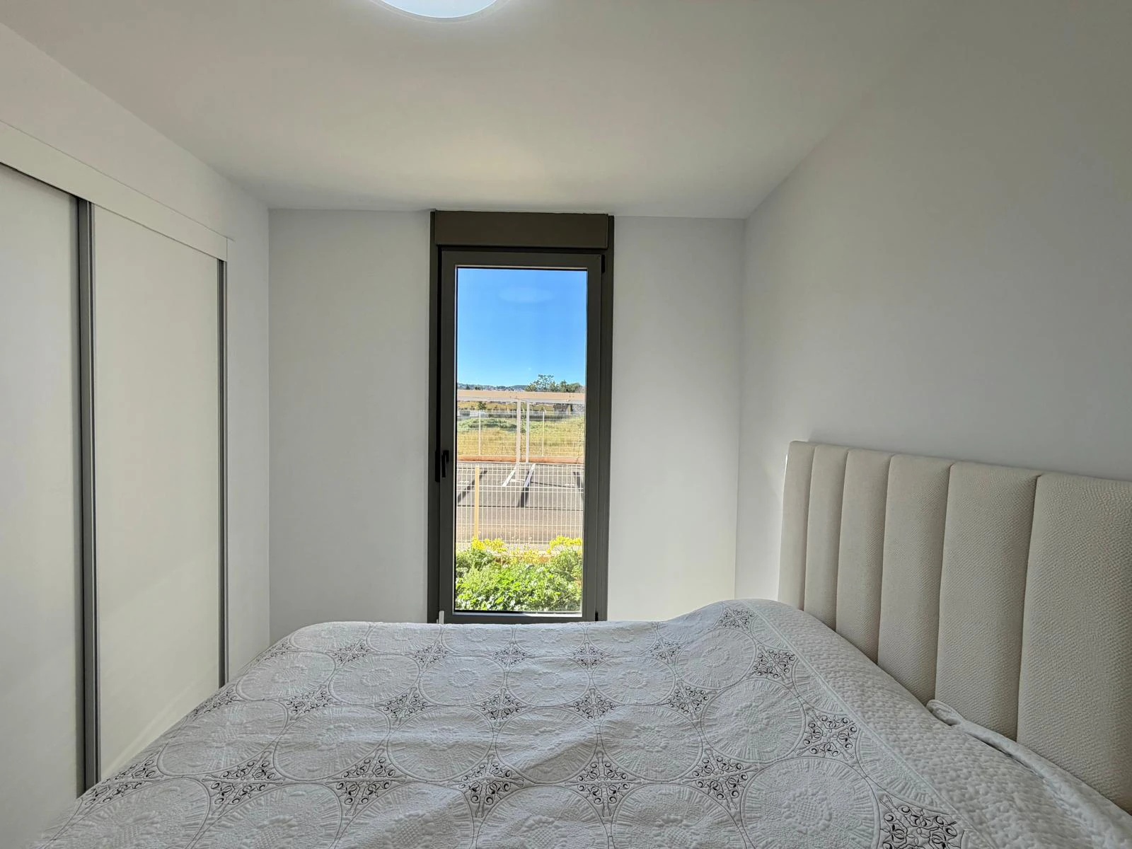 Exclusiva planta baja con 3 dormitorios en venta en Denia a pasos del centro y de comercios
