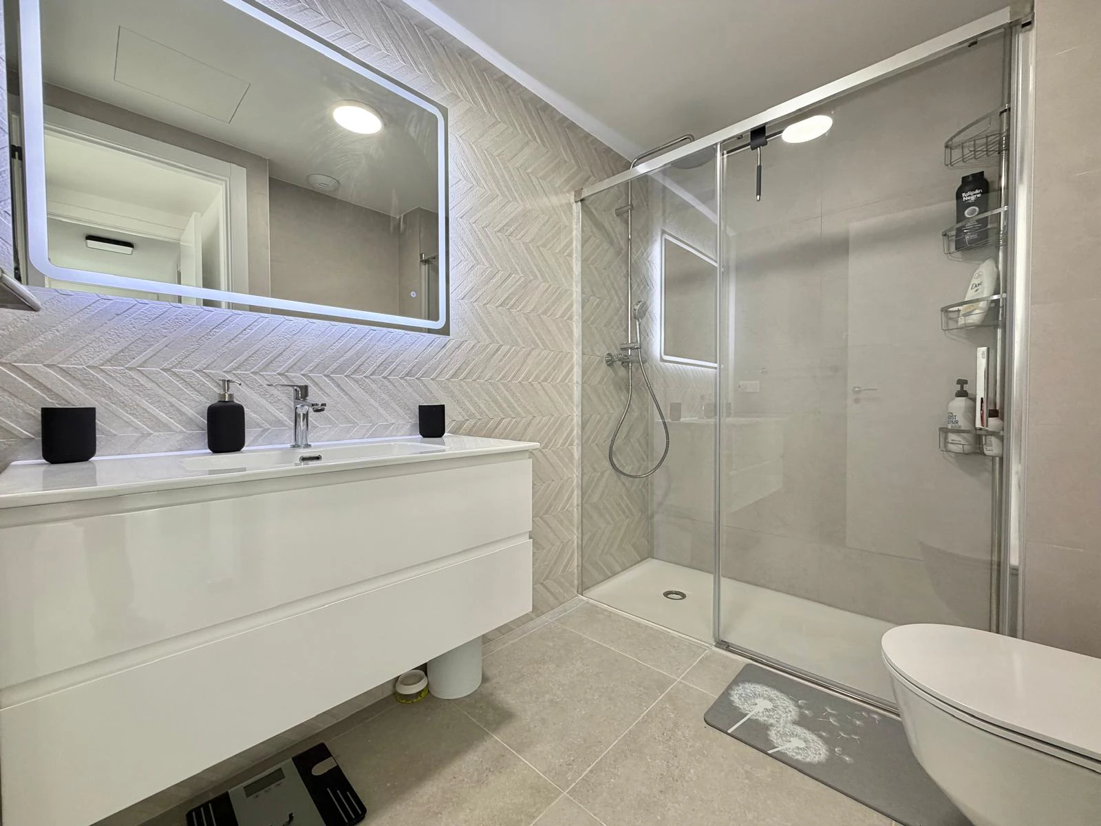 Exclusiva planta baja con 3 dormitorios en venta en Denia a pasos del centro y de comercios