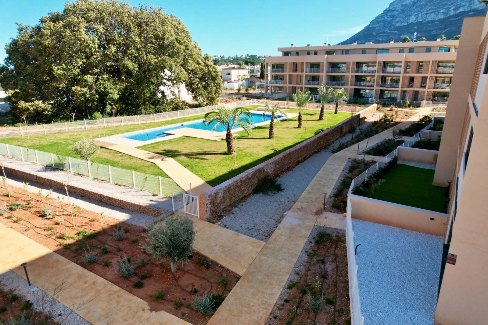 Exclusiva planta baja con 3 dormitorios en venta en Denia a pasos del centro y de comercios