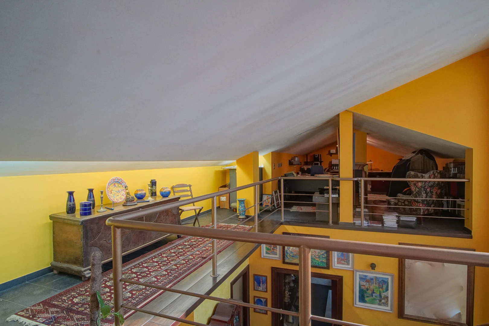 Villa con piscina a la venta en Denia, con vistas parciales a la montaña y castillo.