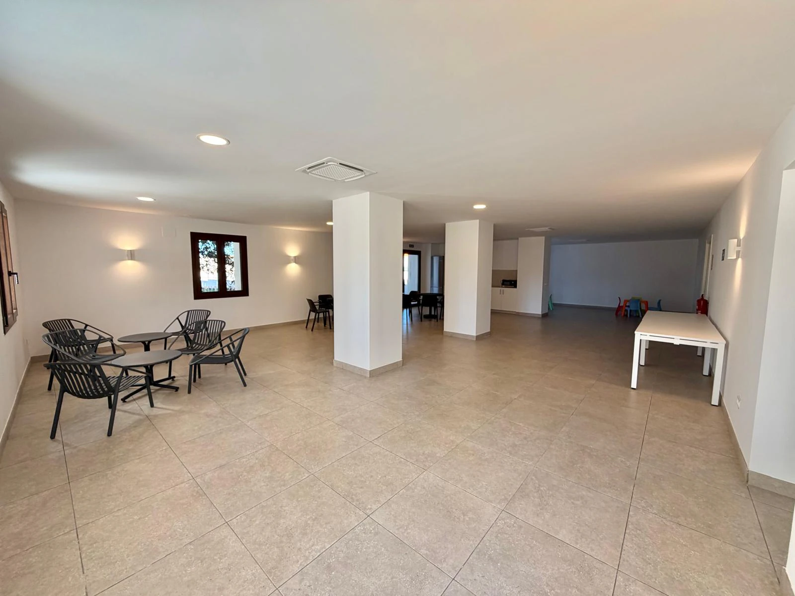 Exclusiva planta baja con 3 dormitorios en venta en Denia a pasos del centro y de comercios