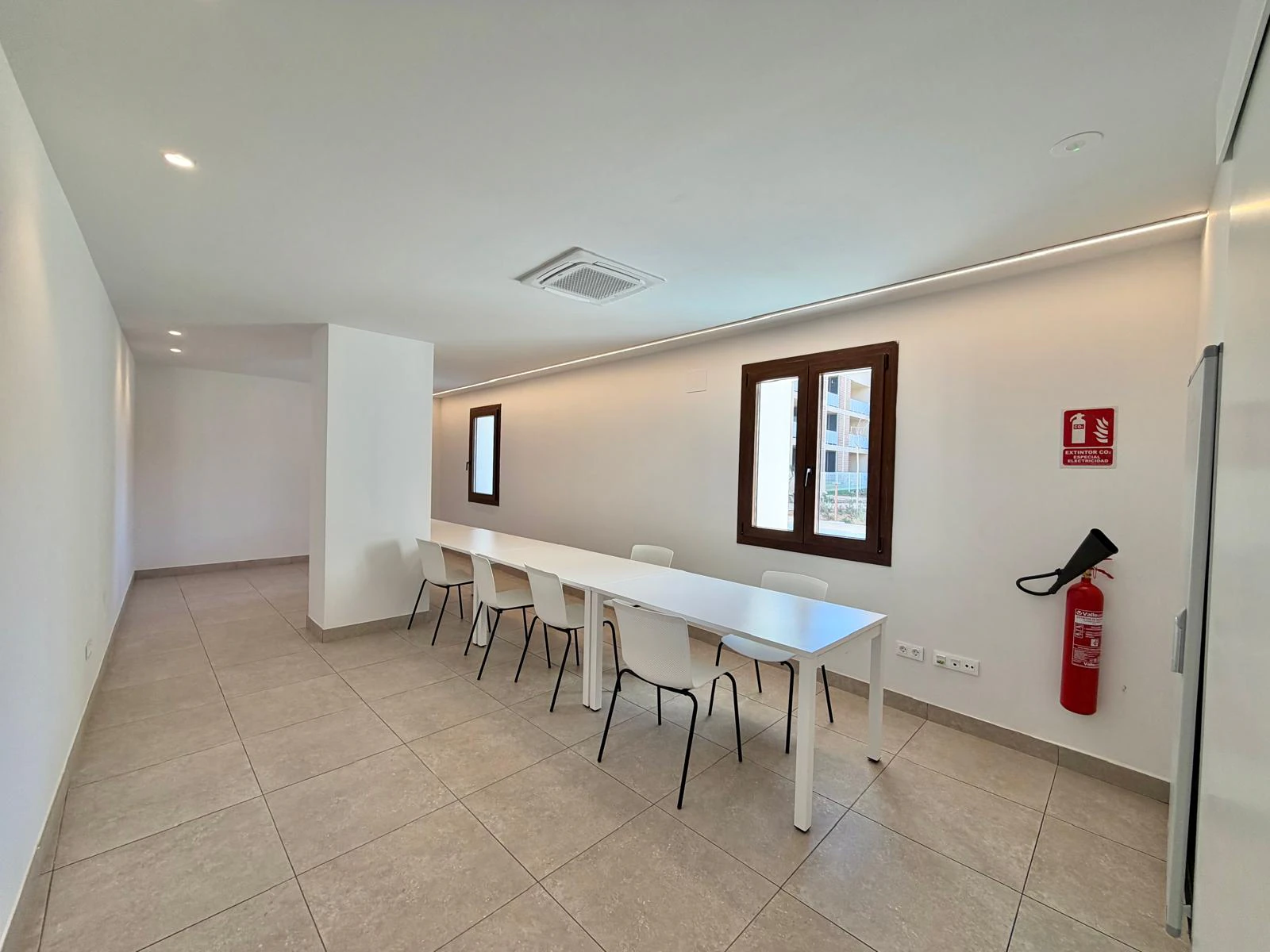 Exclusiva planta baja con 3 dormitorios en venta en Denia a pasos del centro y de comercios