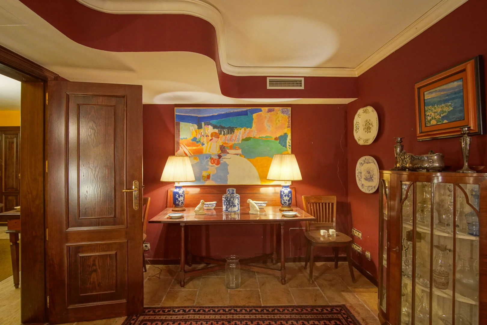 Villa con piscina a la venta en Denia, con vistas parciales a la montaña y castillo.