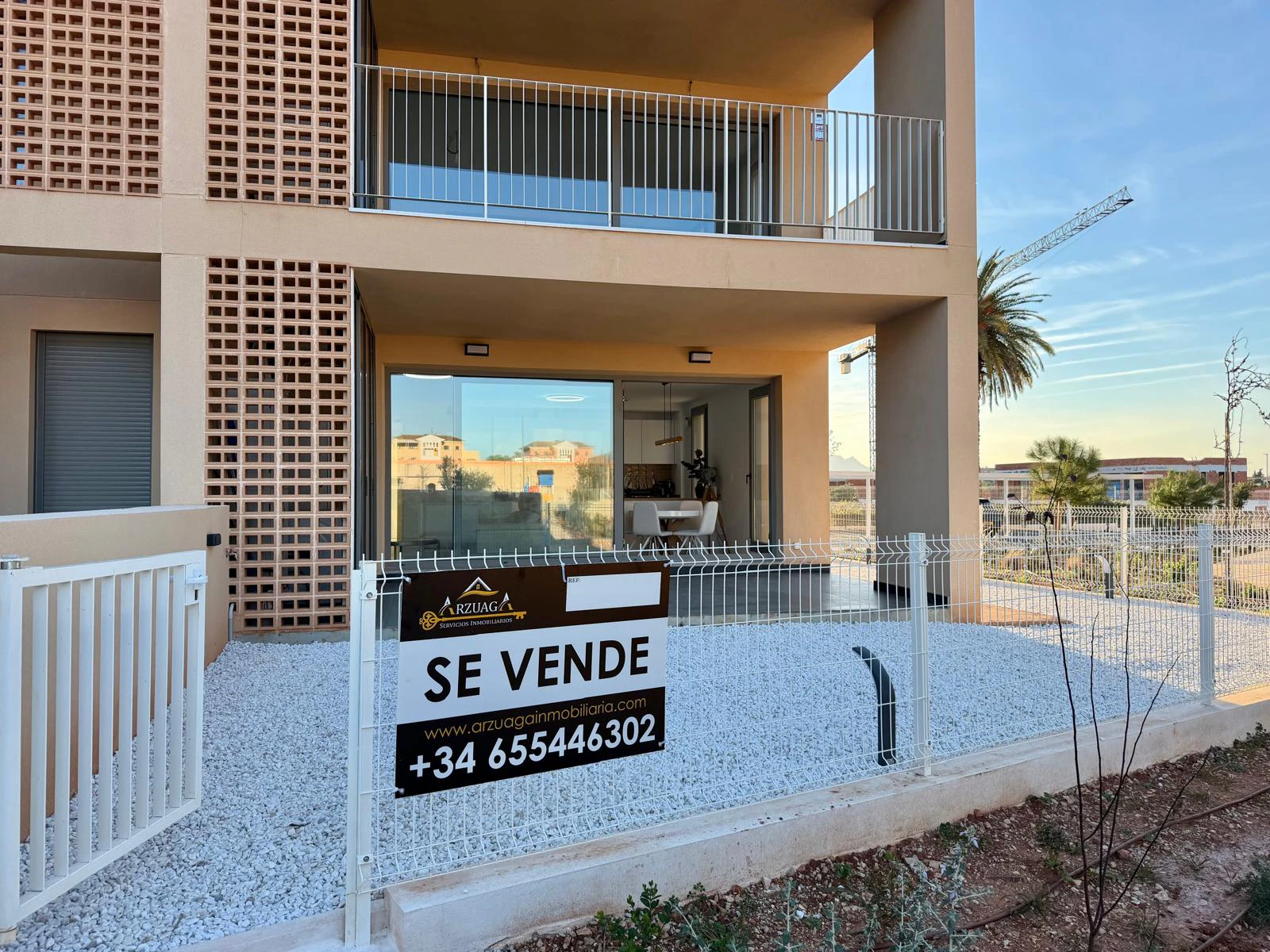 Exclusiva planta baja con 3 dormitorios en venta en Denia a pasos del centro y de comercios