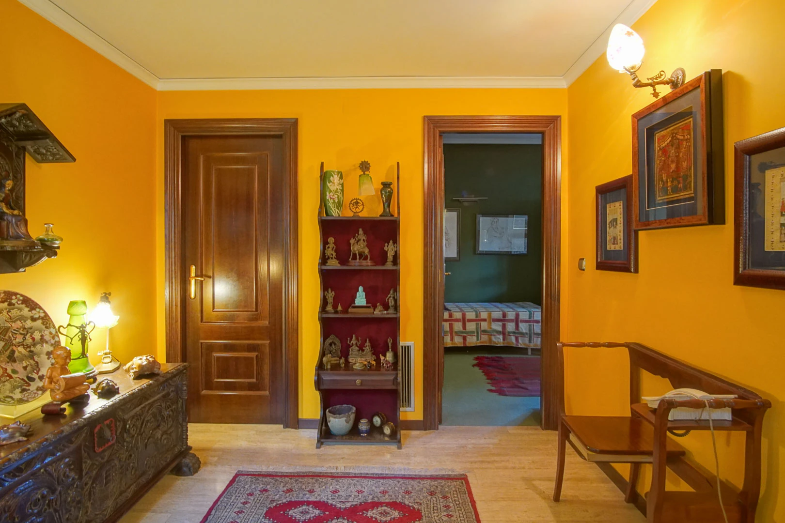 Villa con piscina a la venta en Denia, con vistas parciales a la montaña y castillo.