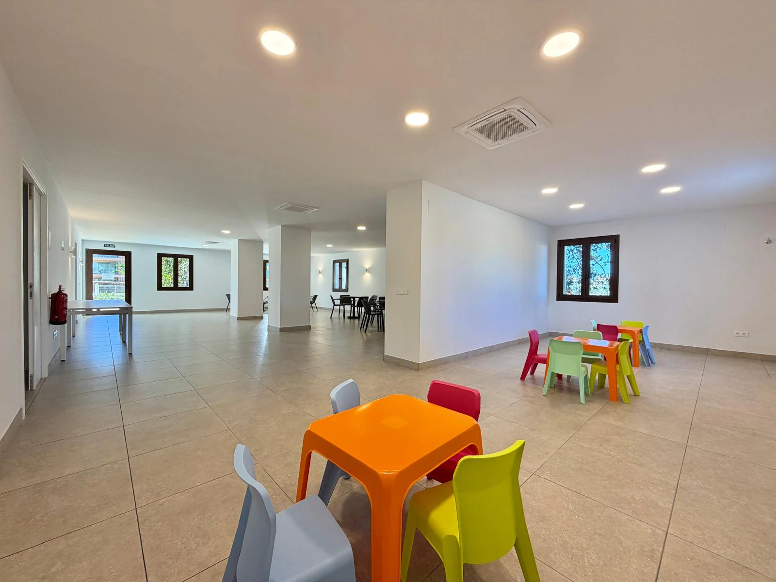 Exclusiva planta baja con 3 dormitorios en venta en Denia a pasos del centro y de comercios