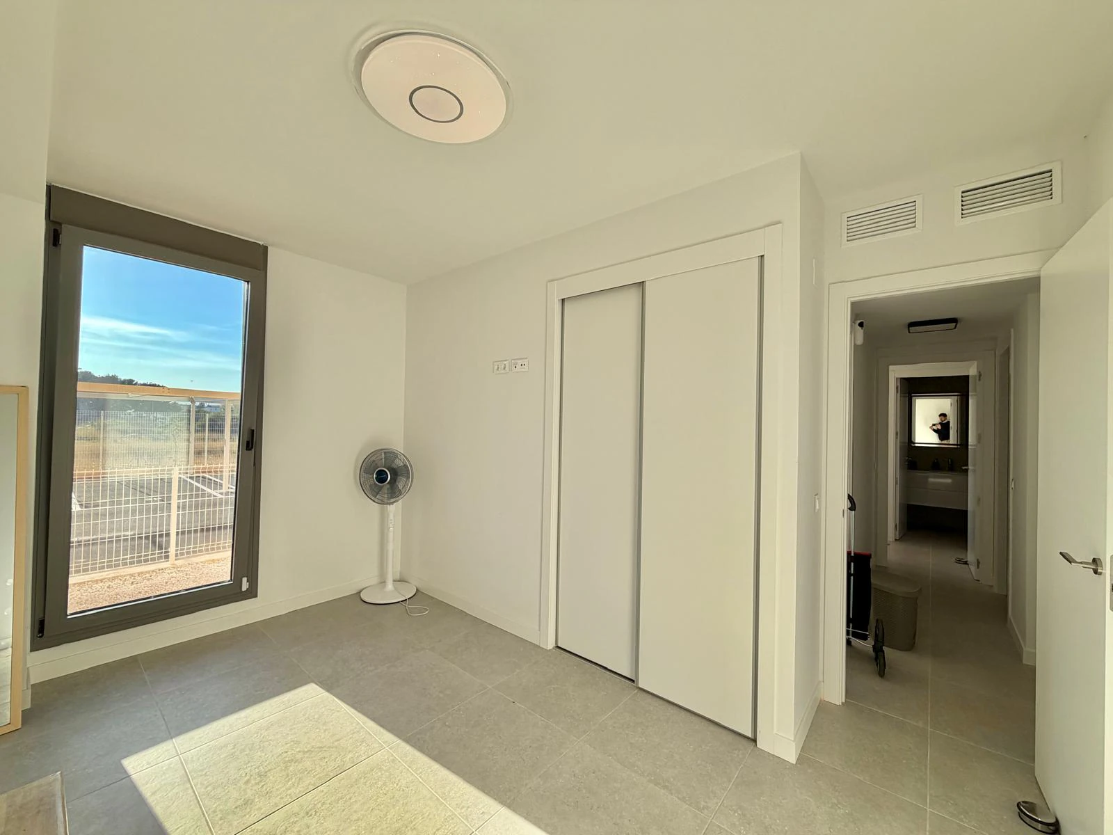 Exclusiva planta baja con 3 dormitorios en venta en Denia a pasos del centro y de comercios