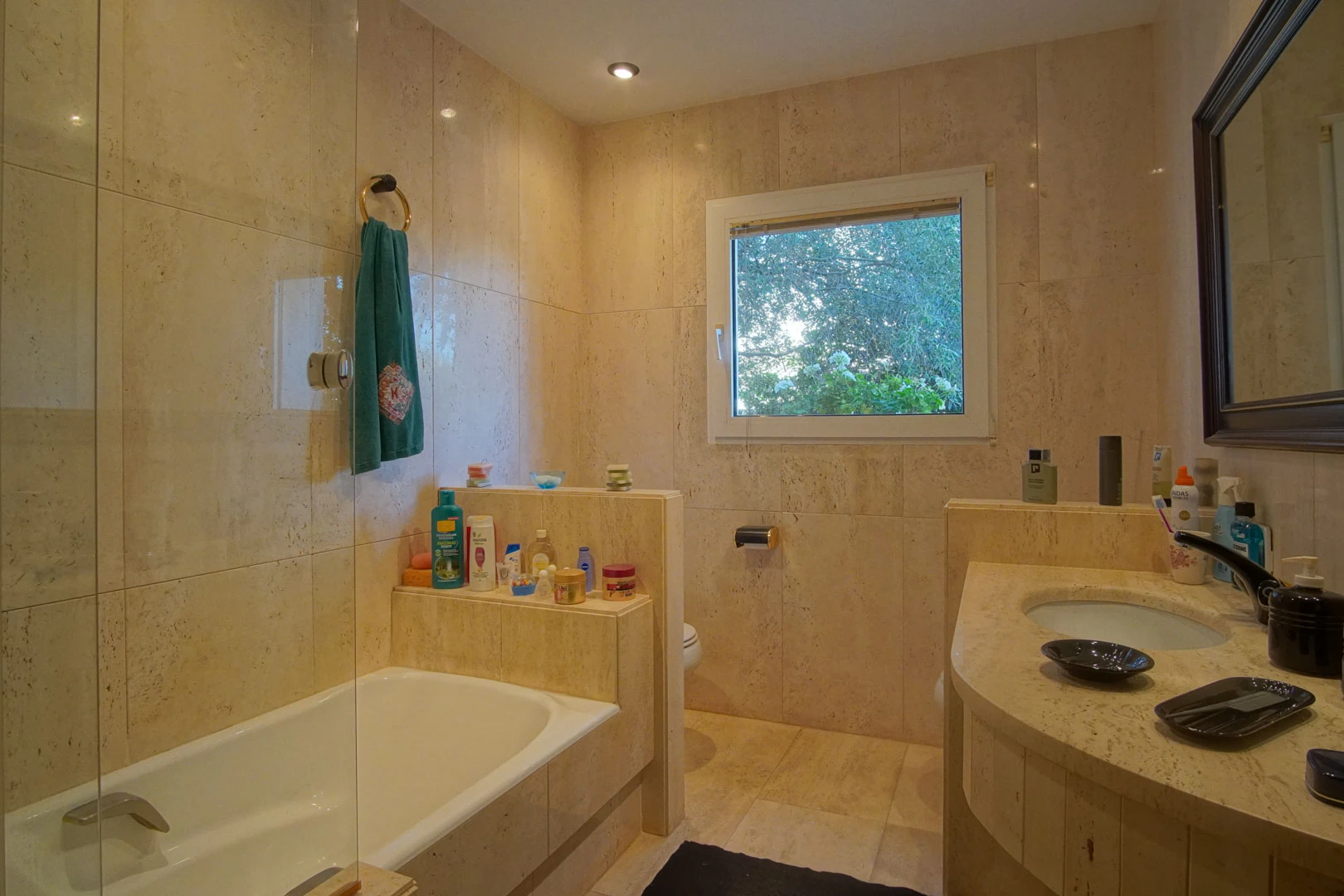 Villa con piscina a la venta en Denia, con vistas parciales a la montaña y castillo.