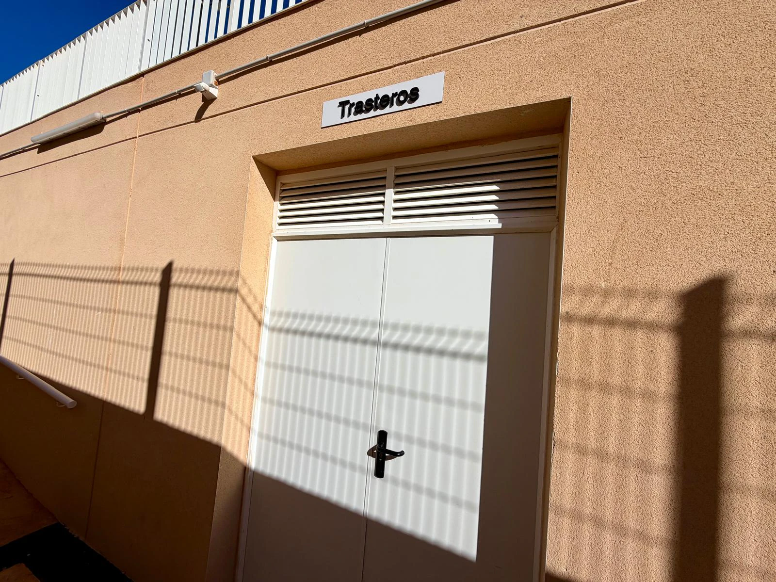 Exclusiva planta baja con 3 dormitorios en venta en Denia a pasos del centro y de comercios