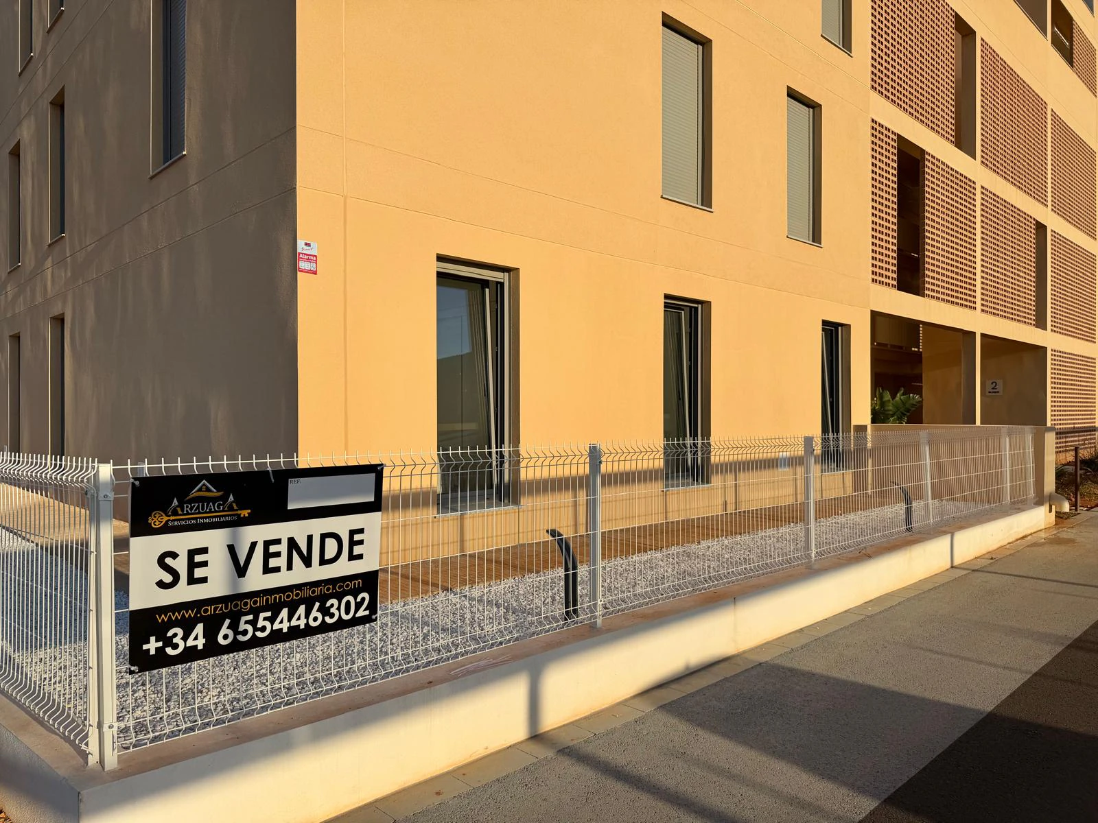 Exclusiva planta baja con 3 dormitorios en venta en Denia a pasos del centro y de comercios