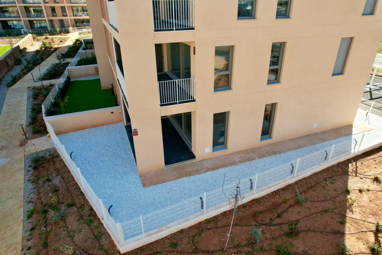 Exclusiva planta baja con 3 dormitorios en venta en Denia a pasos del centro y de comercios