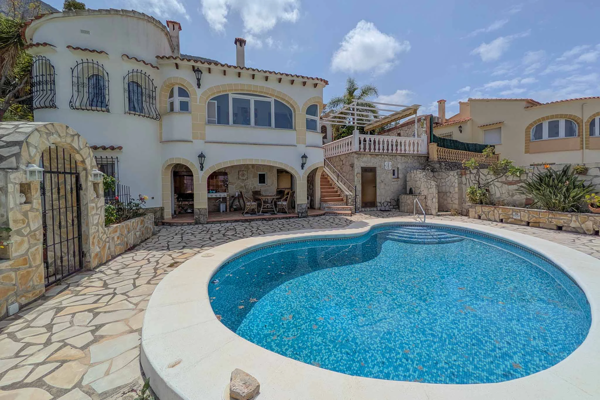 Exclusiva vivienda con piscina y vistas panorámicas al Montgó