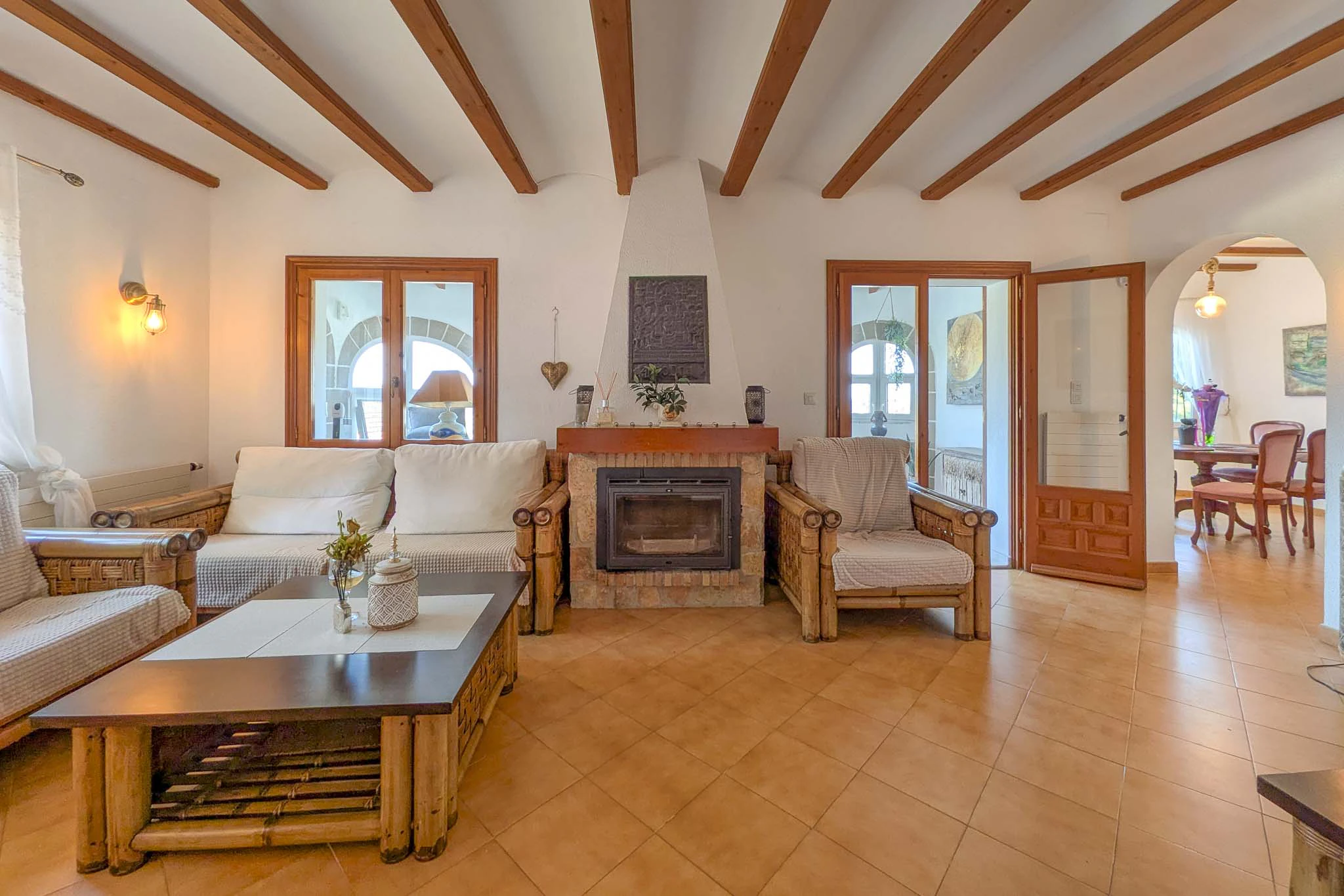Exclusiva vivienda con piscina y vistas panorámicas al Montgó