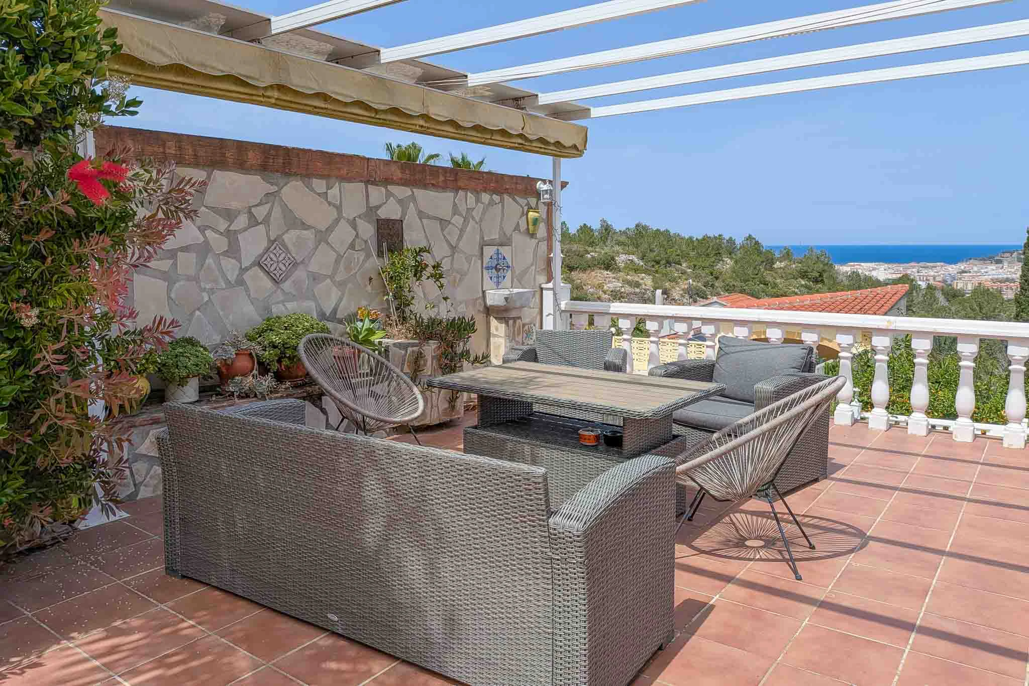 Exclusiva vivienda con piscina y vistas panorámicas al Montgó