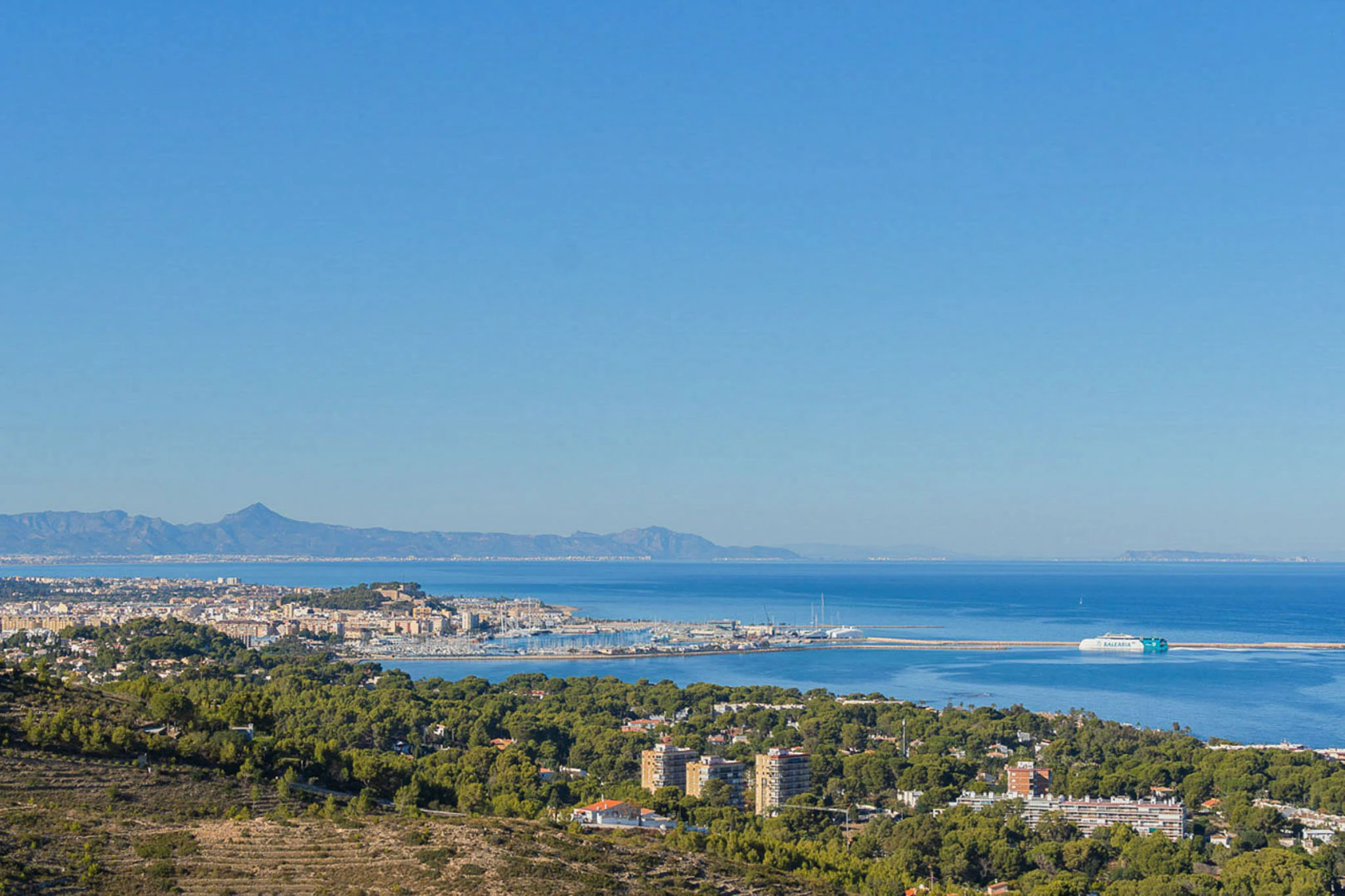 Exclusiva vivienda con piscina y vistas panorámicas al Montgó