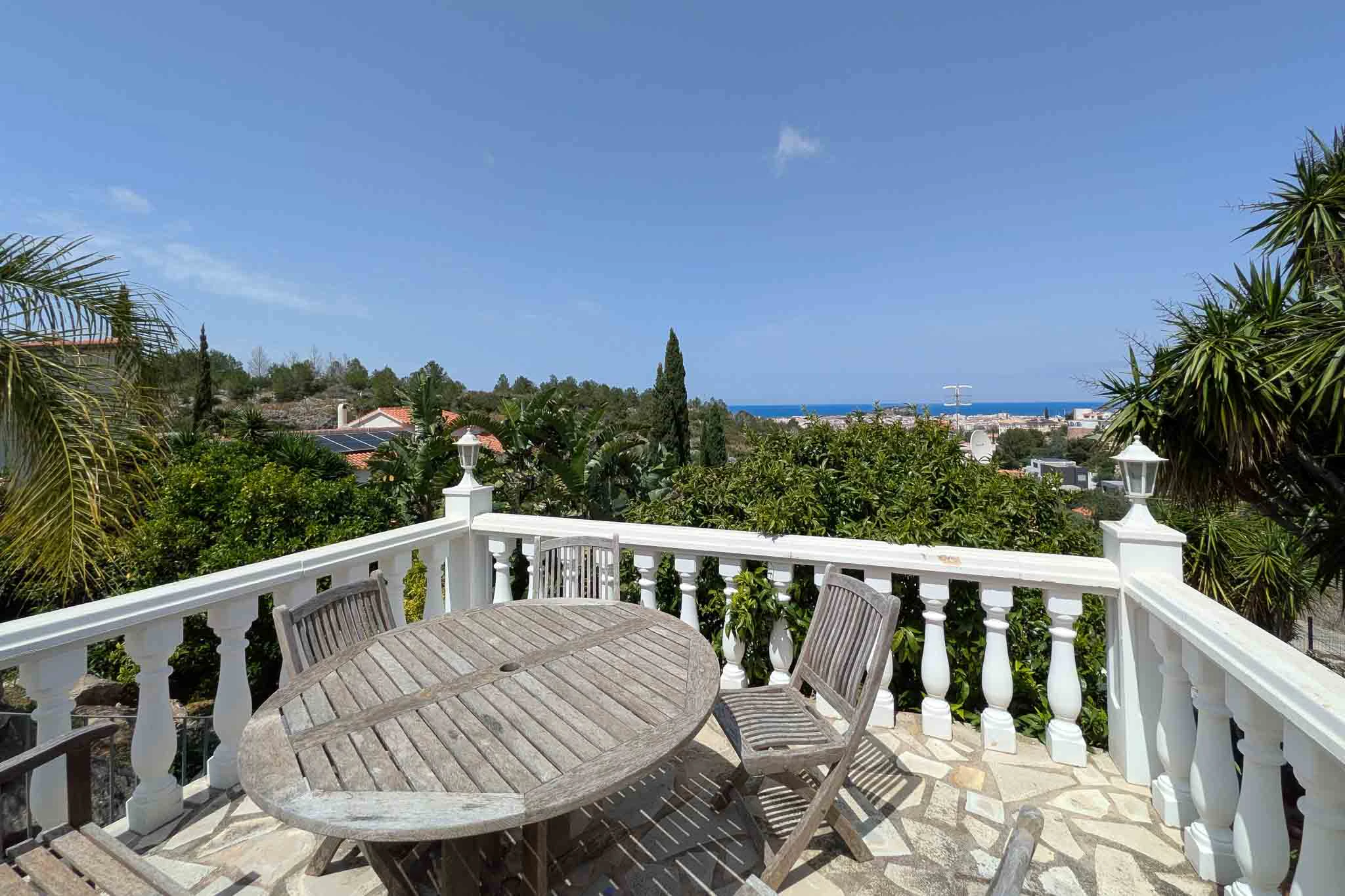 Exclusiva vivienda con piscina y vistas panorámicas al Montgó