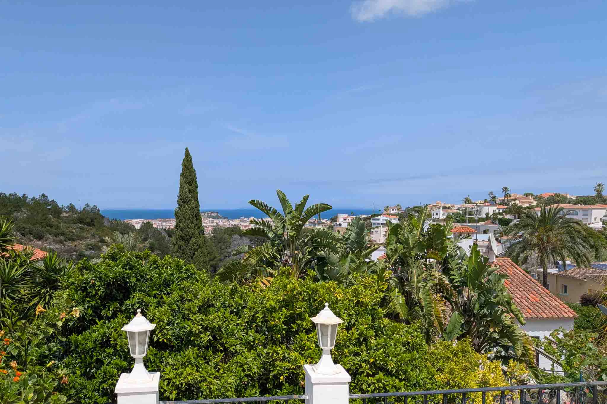 Exclusiva vivienda con piscina y vistas panorámicas al Montgó