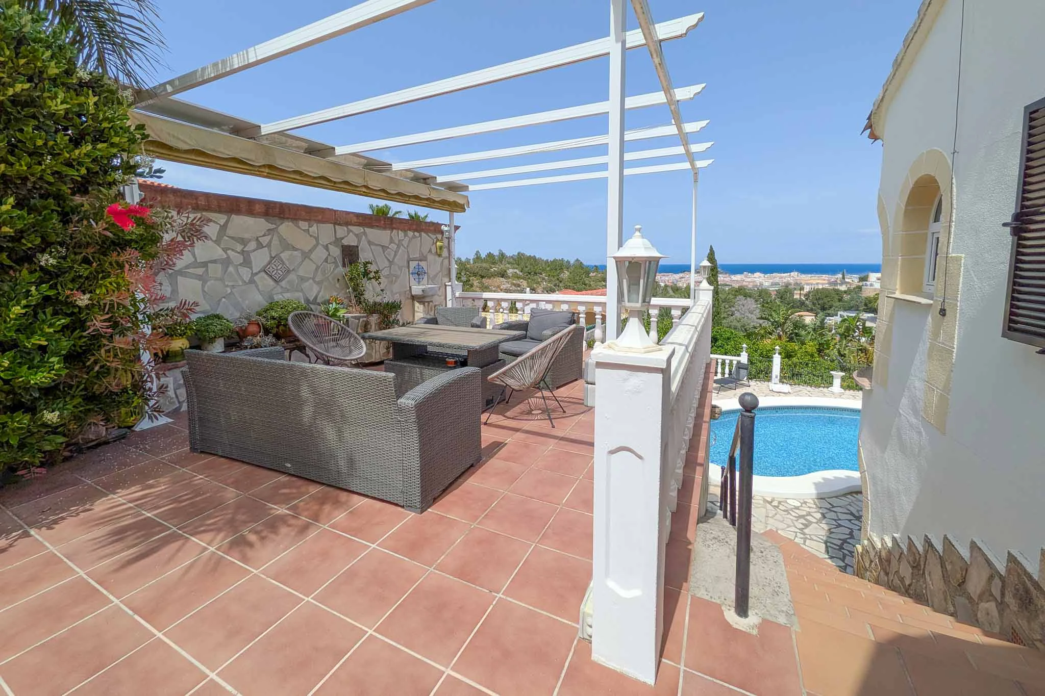 Exclusiva vivienda con piscina y vistas panorámicas al Montgó