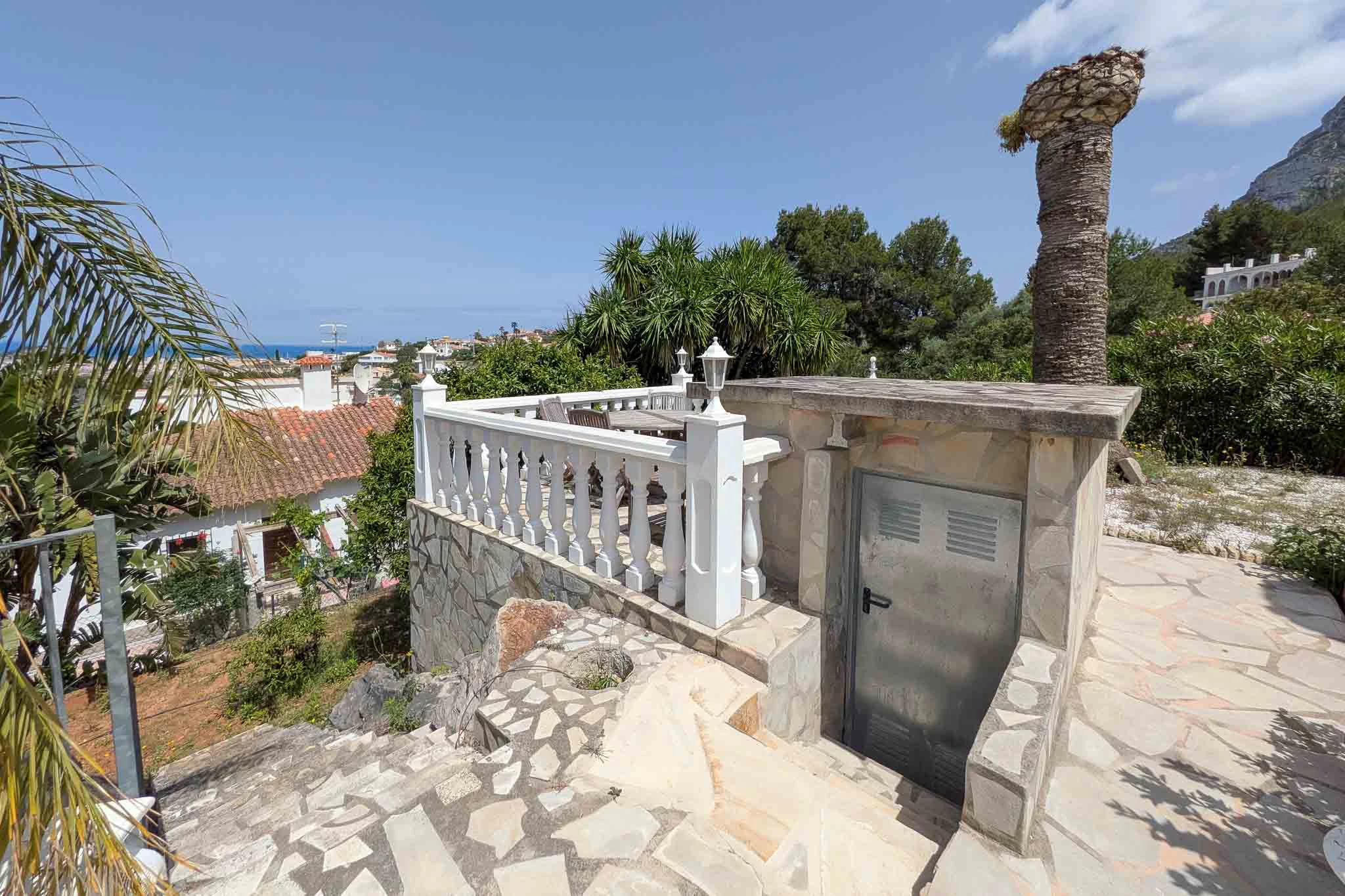 Exclusiva vivienda con piscina y vistas panorámicas al Montgó