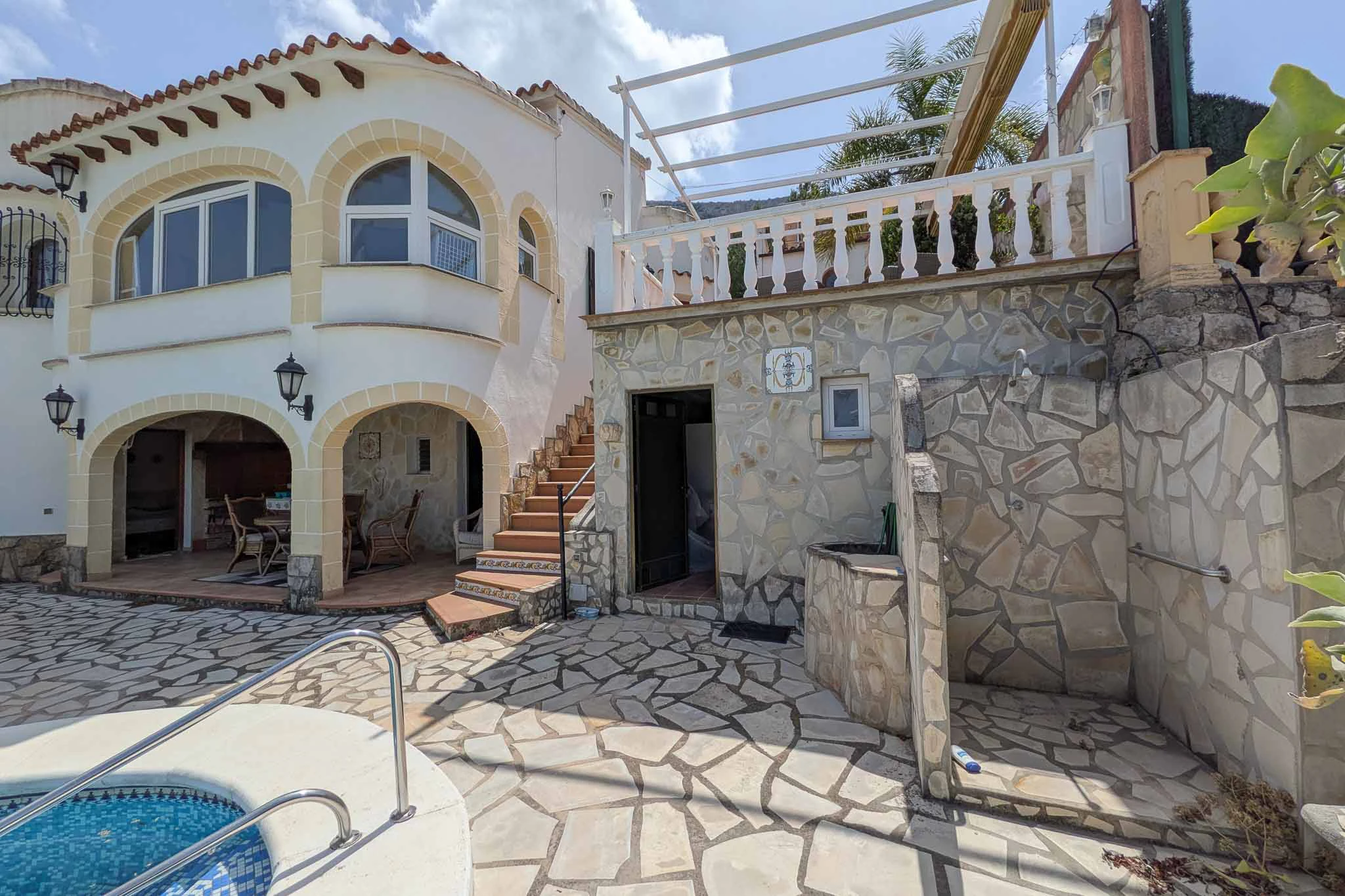 Exclusiva vivienda con piscina y vistas panorámicas al Montgó