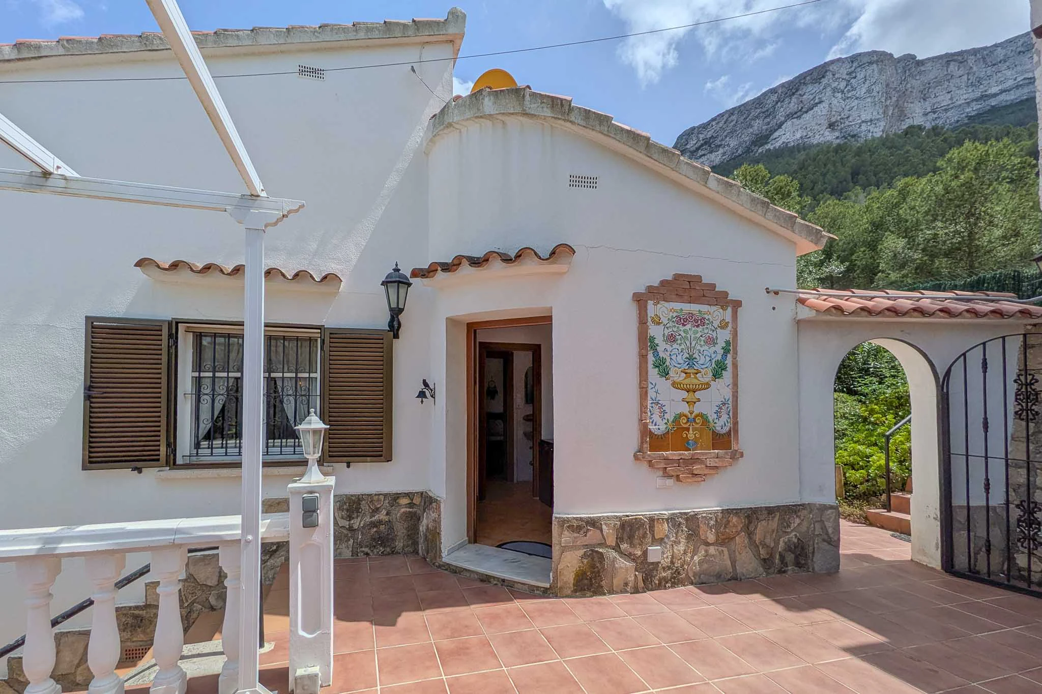 Exclusiva vivienda con piscina y vistas panorámicas al Montgó