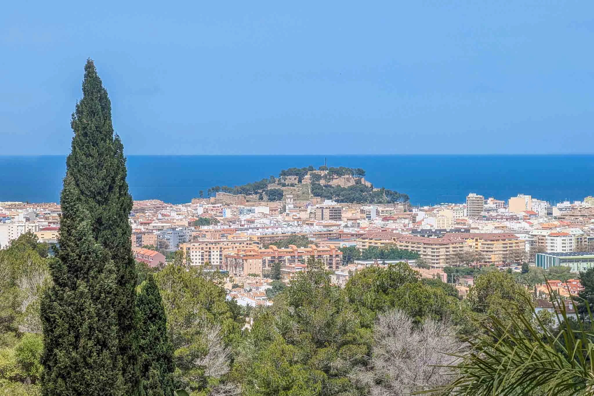 Exclusiva vivienda con piscina y vistas panorámicas al Montgó