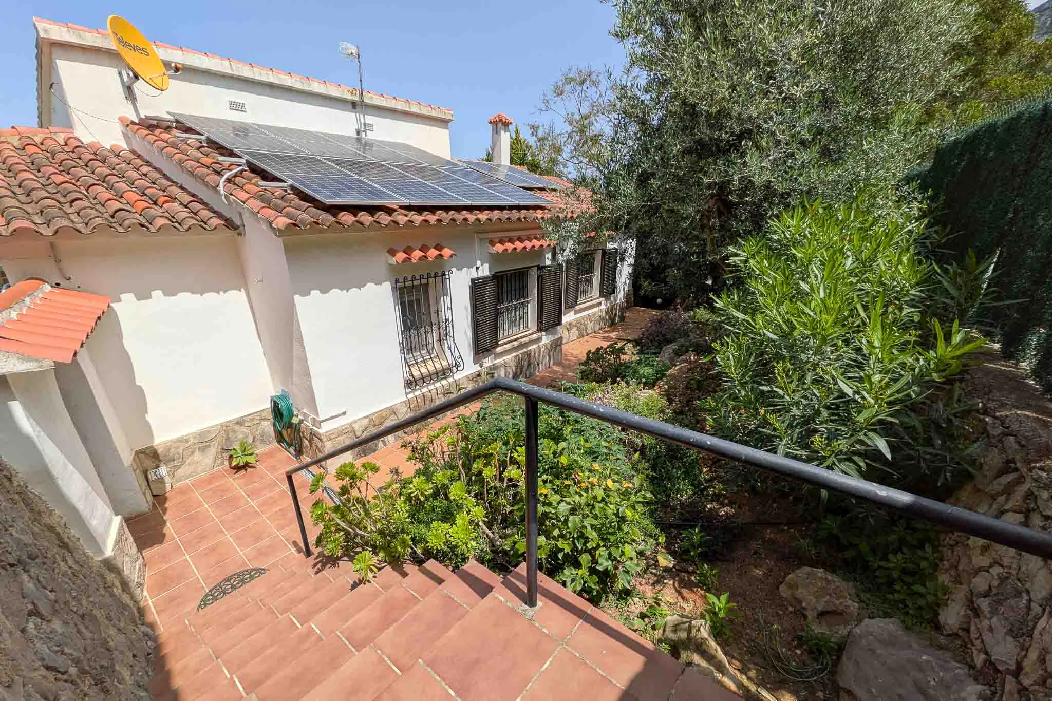 Exclusiva vivienda con piscina y vistas panorámicas al Montgó