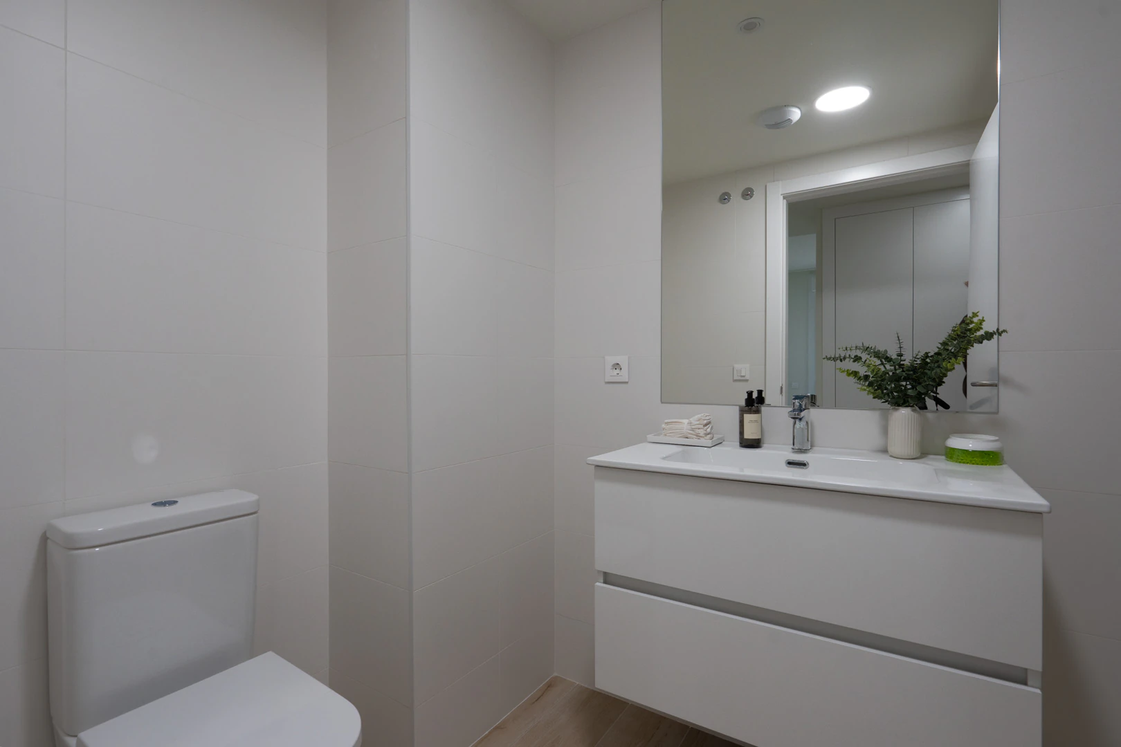 Nieuwe woning met een onverbeterlijke ligging tussen het dorp en de haven in Jávea.
