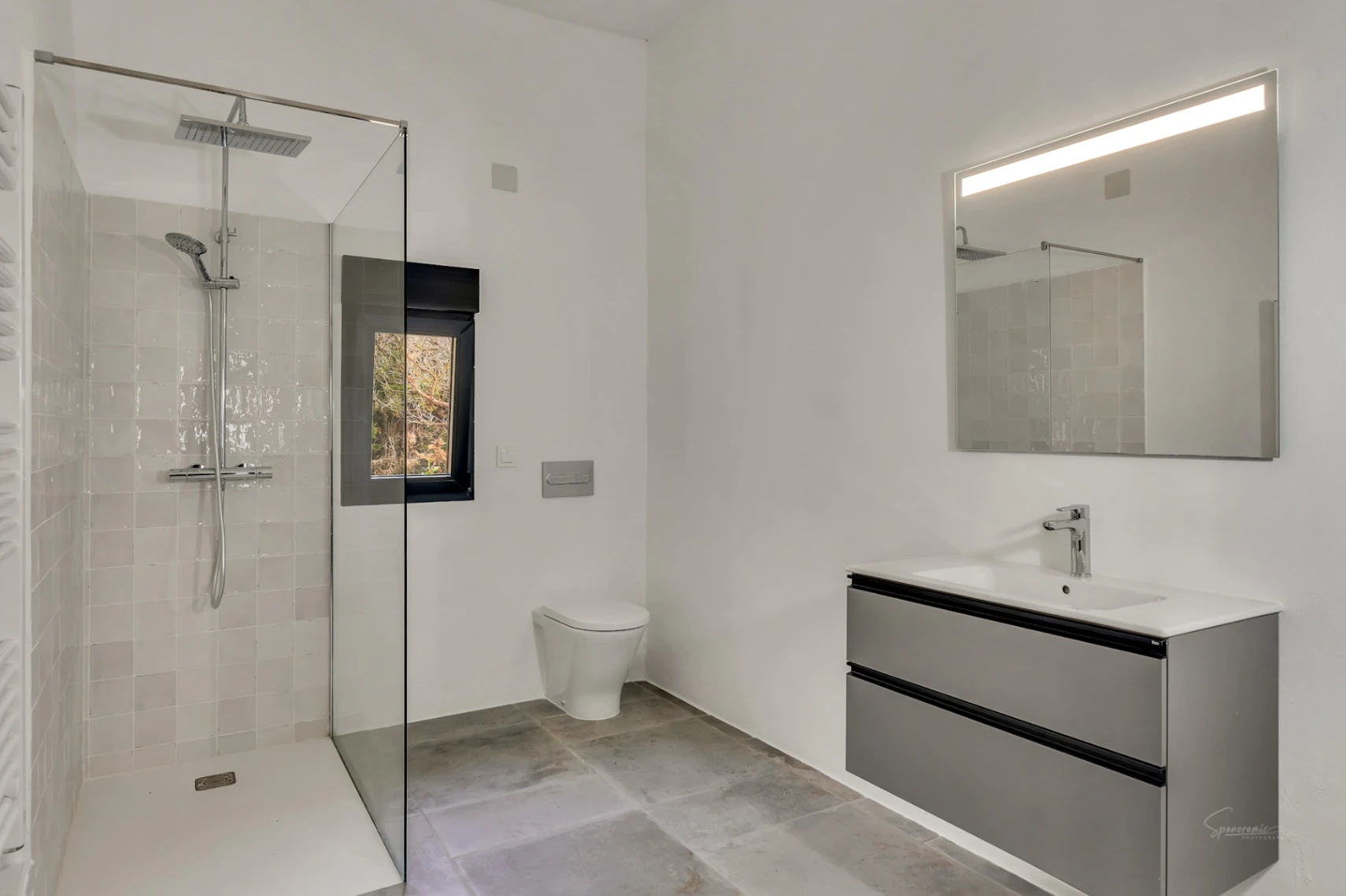 Bonita finca de estilo Andaluz construida en una gran parcela