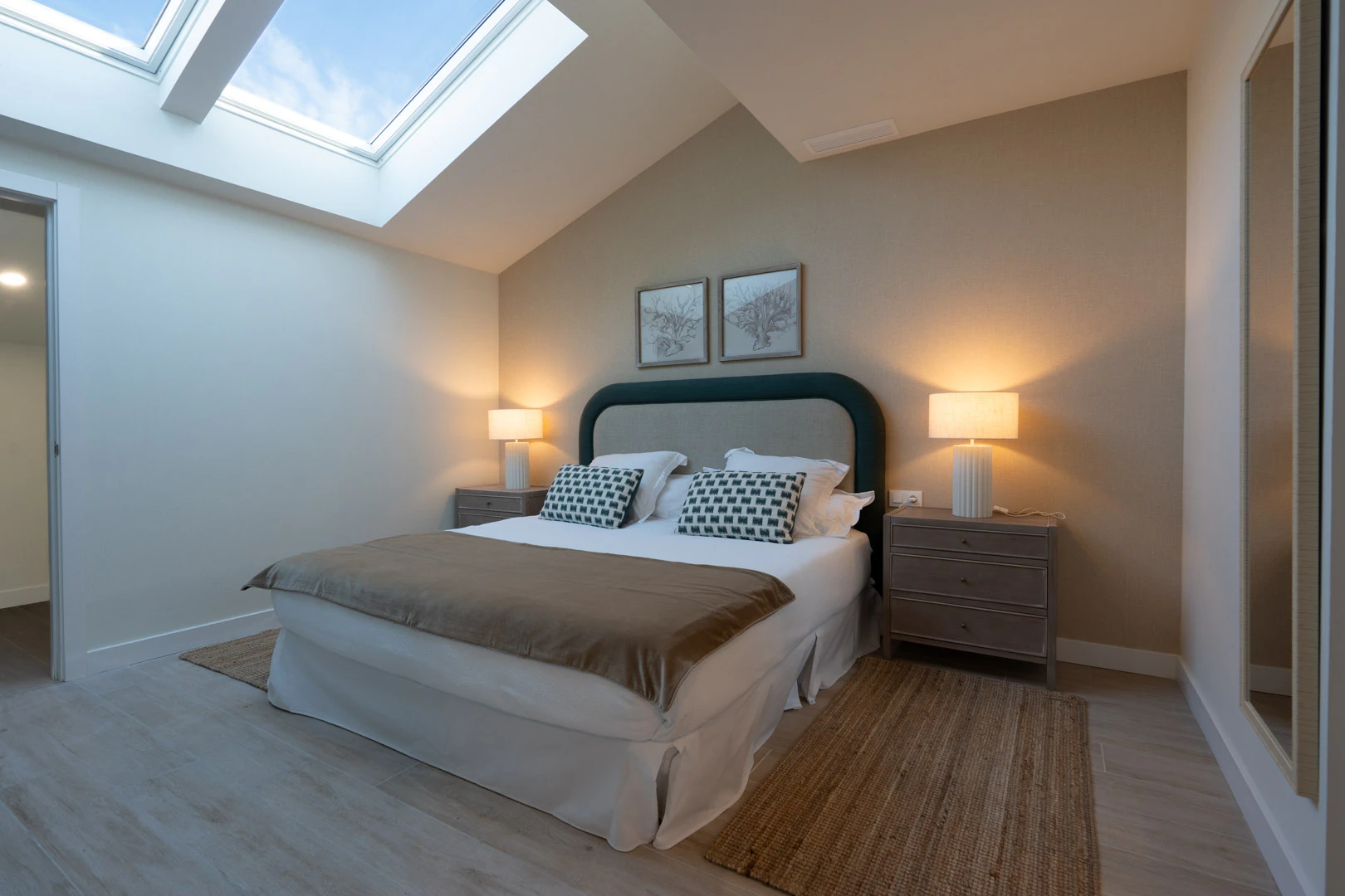 Nieuwe woning met een onverbeterlijke ligging tussen het dorp en de haven in Jávea.