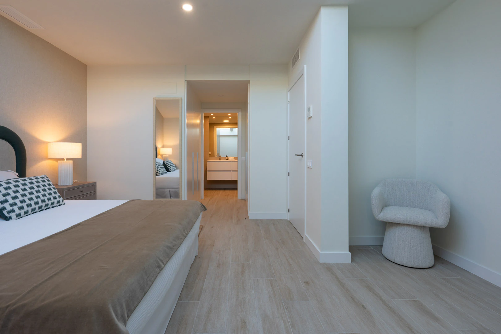 Nieuwe woning met een onverbeterlijke ligging tussen het dorp en de haven in Jávea.