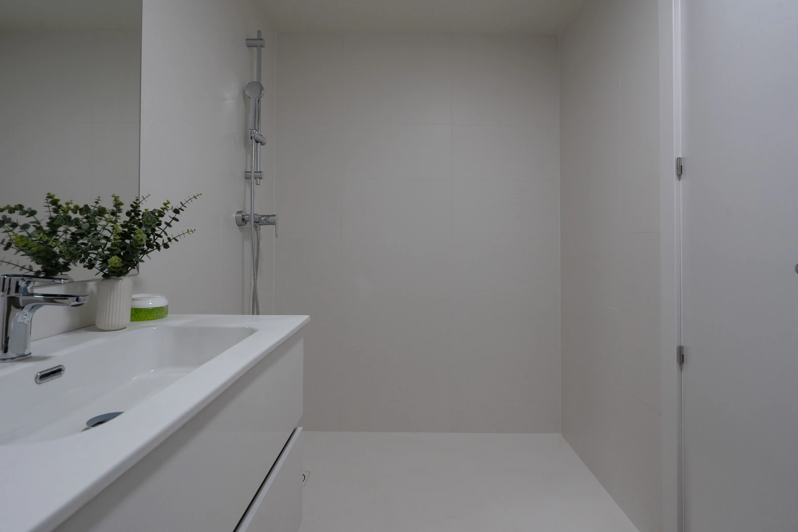 Nieuwe woning met een onverbeterlijke ligging tussen het dorp en de haven in Jávea.