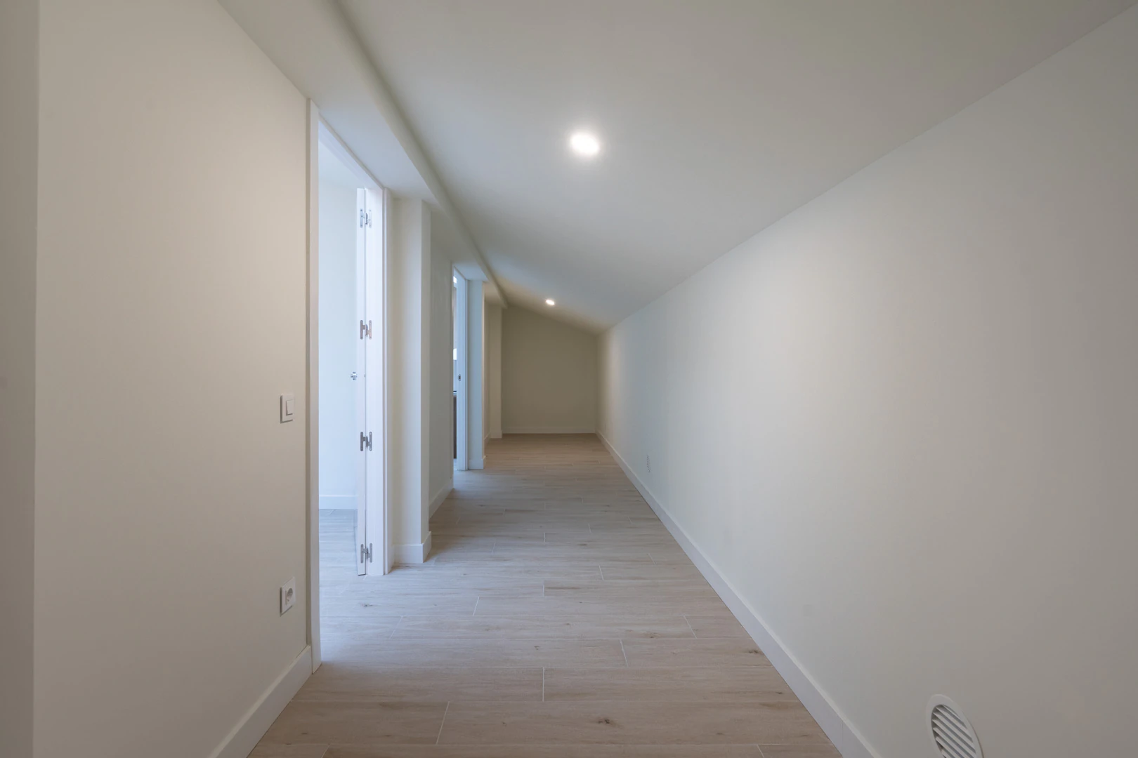 Nieuwe woning met een onverbeterlijke ligging tussen het dorp en de haven in Jávea.
