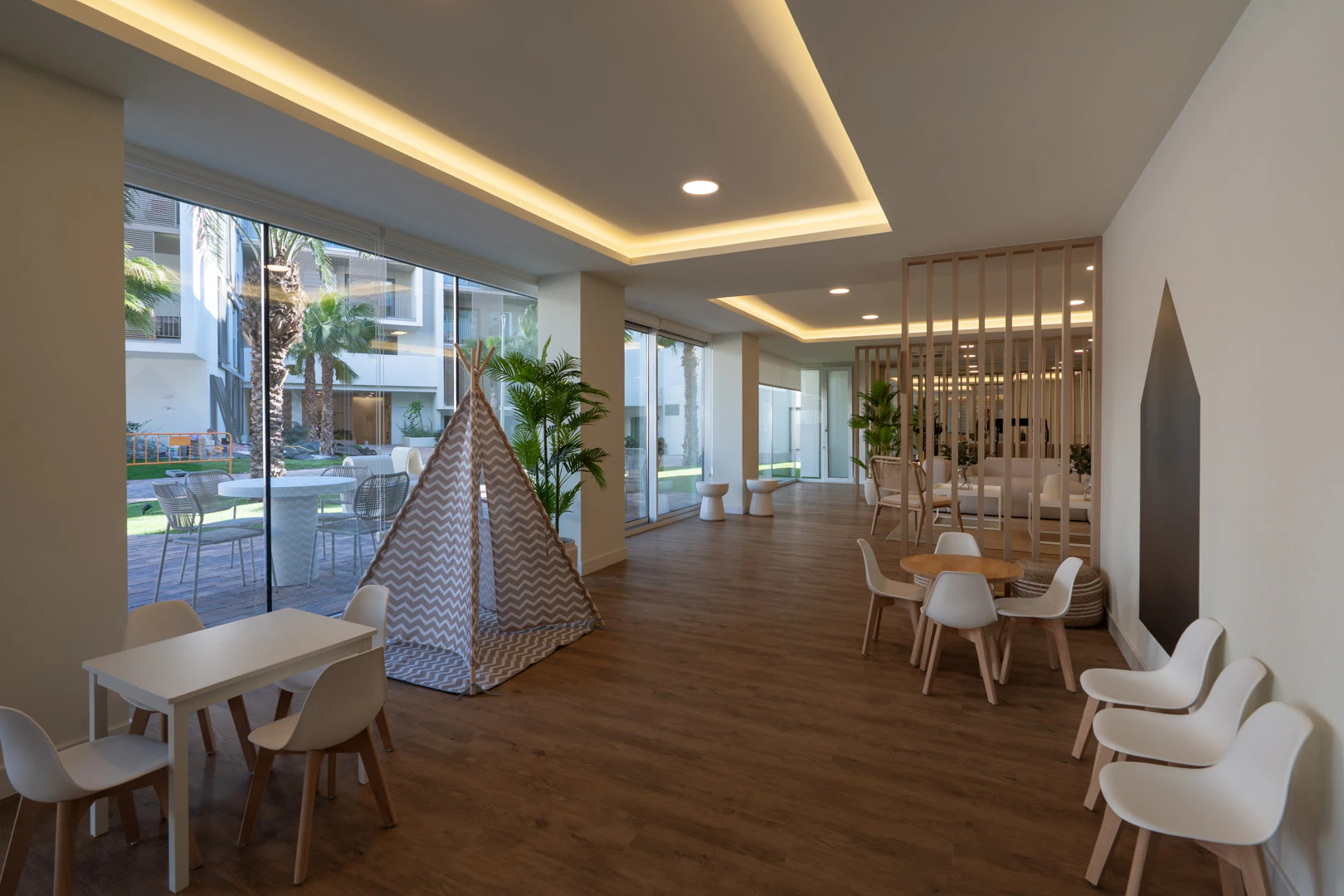 Nieuwe woning met een onverbeterlijke ligging tussen het dorp en de haven in Jávea.