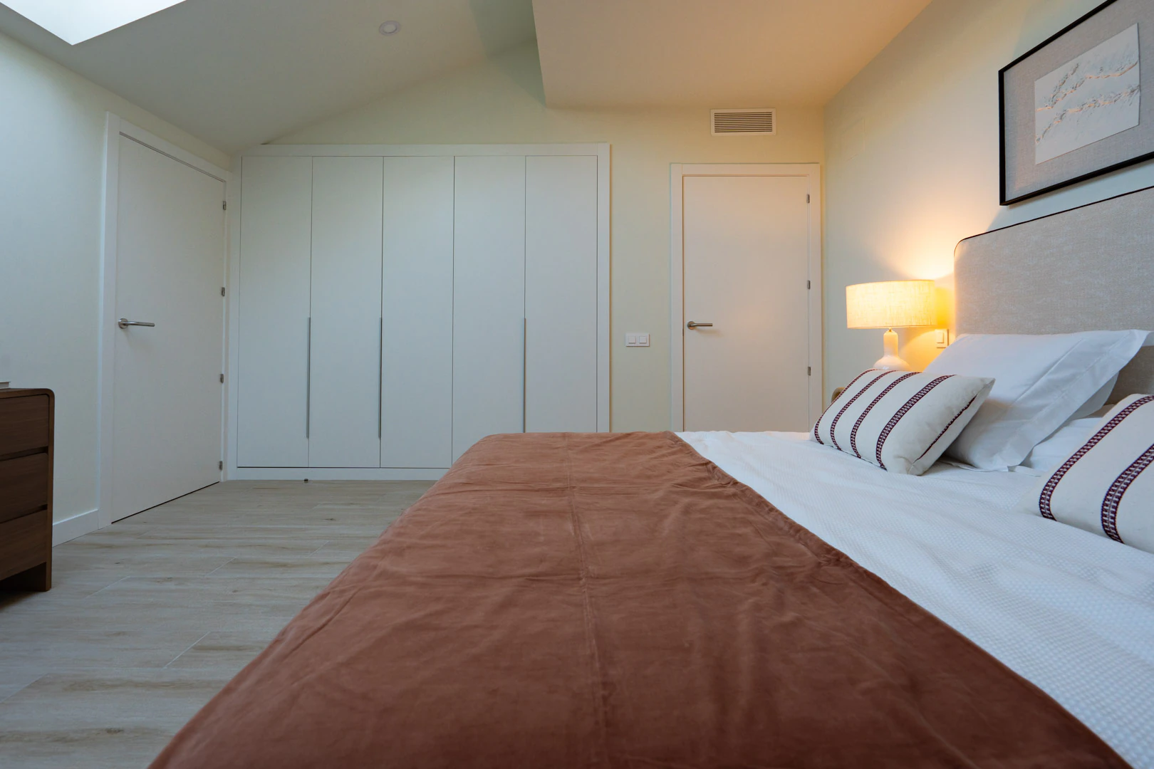 Nieuwe woning met een onverbeterlijke ligging tussen het dorp en de haven in Jávea.