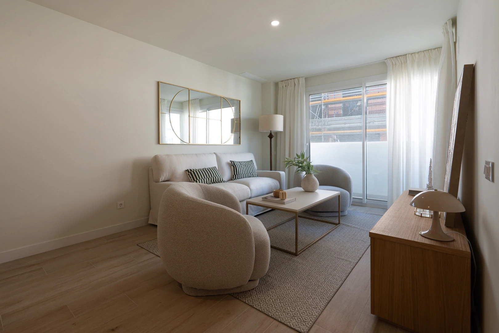 Nieuwe woning met een onverbeterlijke ligging tussen het dorp en de haven in Jávea.