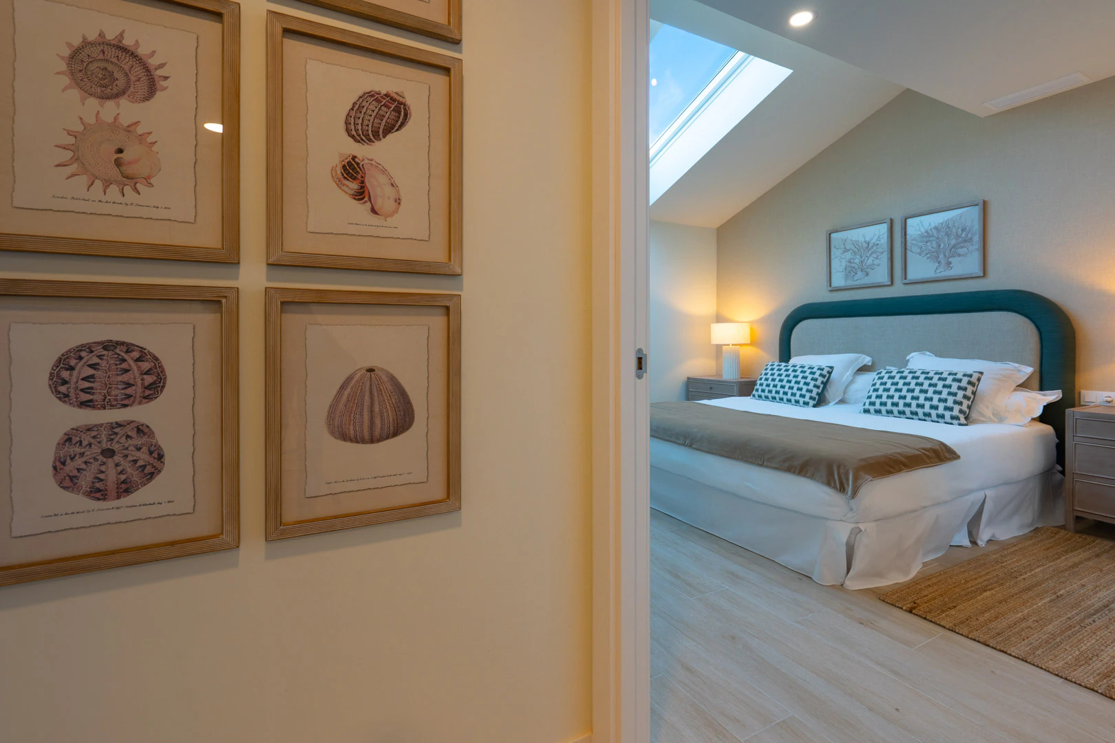 Nieuwe woning met een onverbeterlijke ligging tussen het dorp en de haven in Jávea.