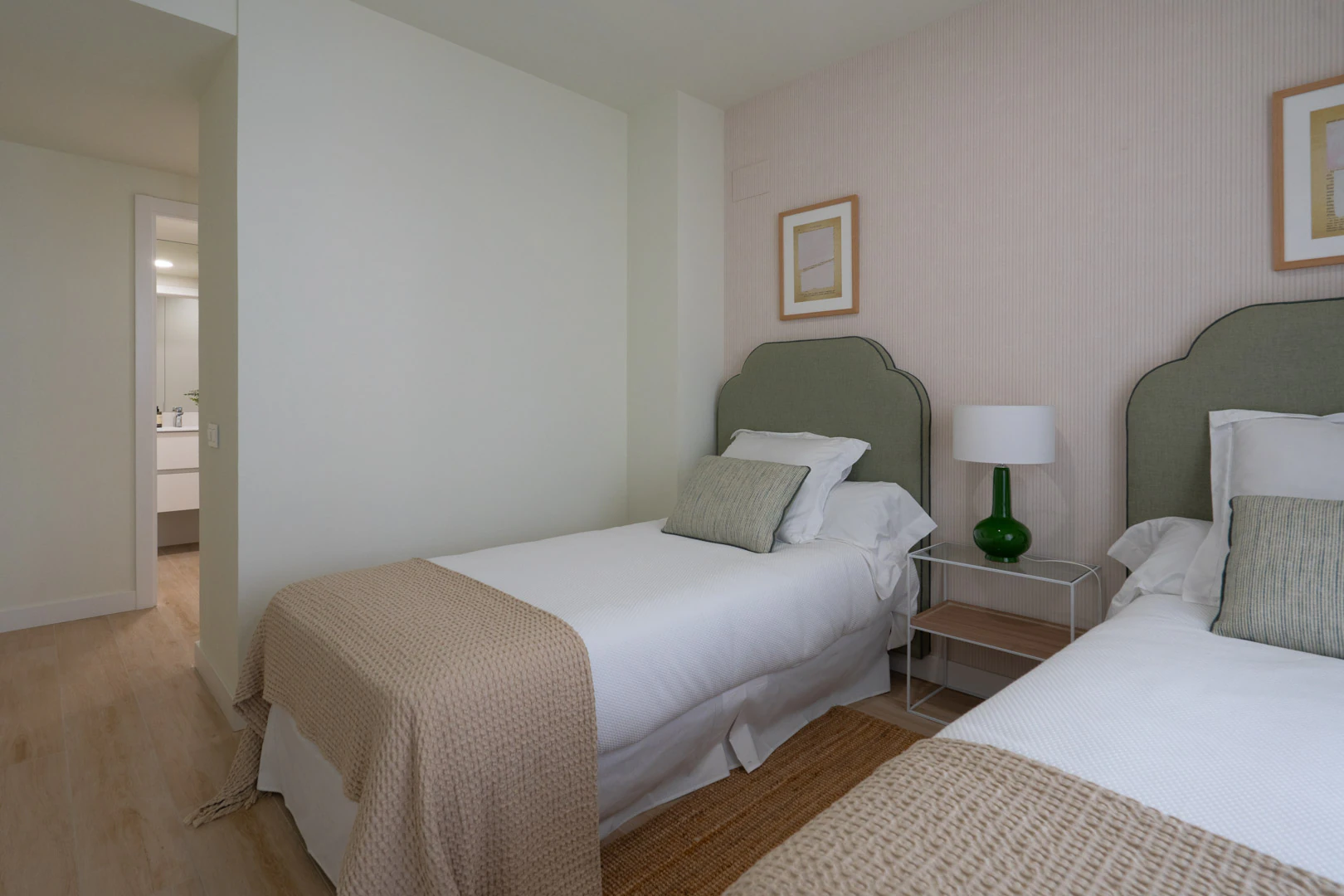 Nieuwe woning met een onverbeterlijke ligging tussen het dorp en de haven in Jávea.