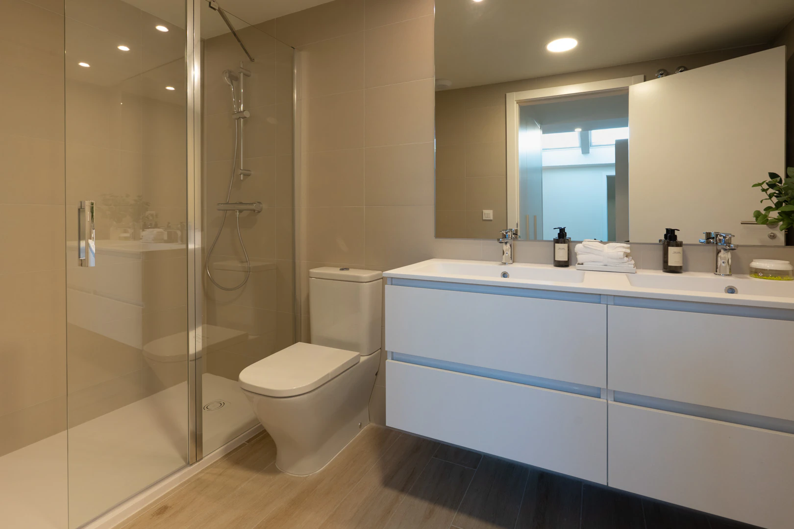 Nieuwe woning met een onverbeterlijke ligging tussen het dorp en de haven in Jávea.