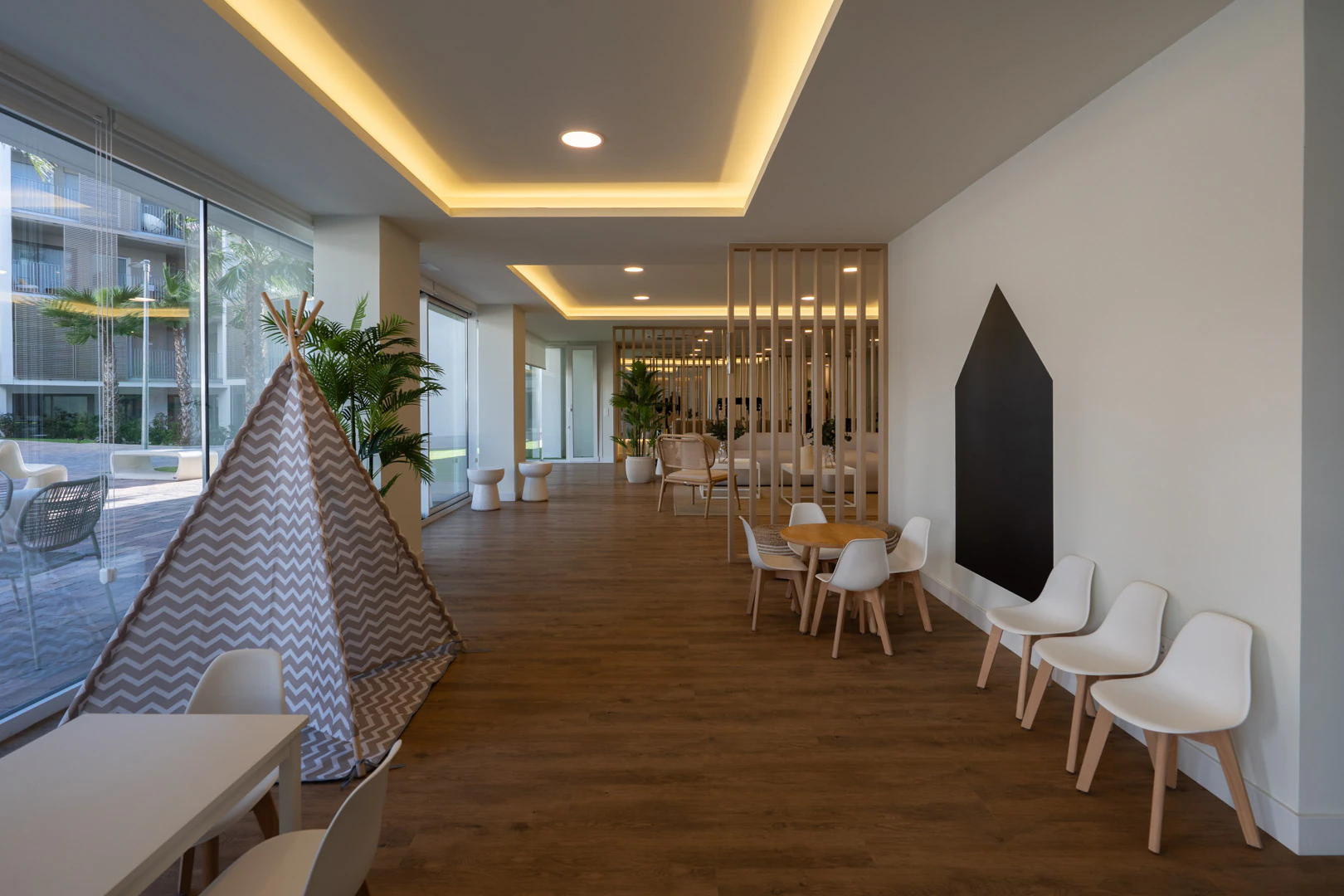 Nieuwe woning met een onverbeterlijke ligging tussen het dorp en de haven in Jávea.