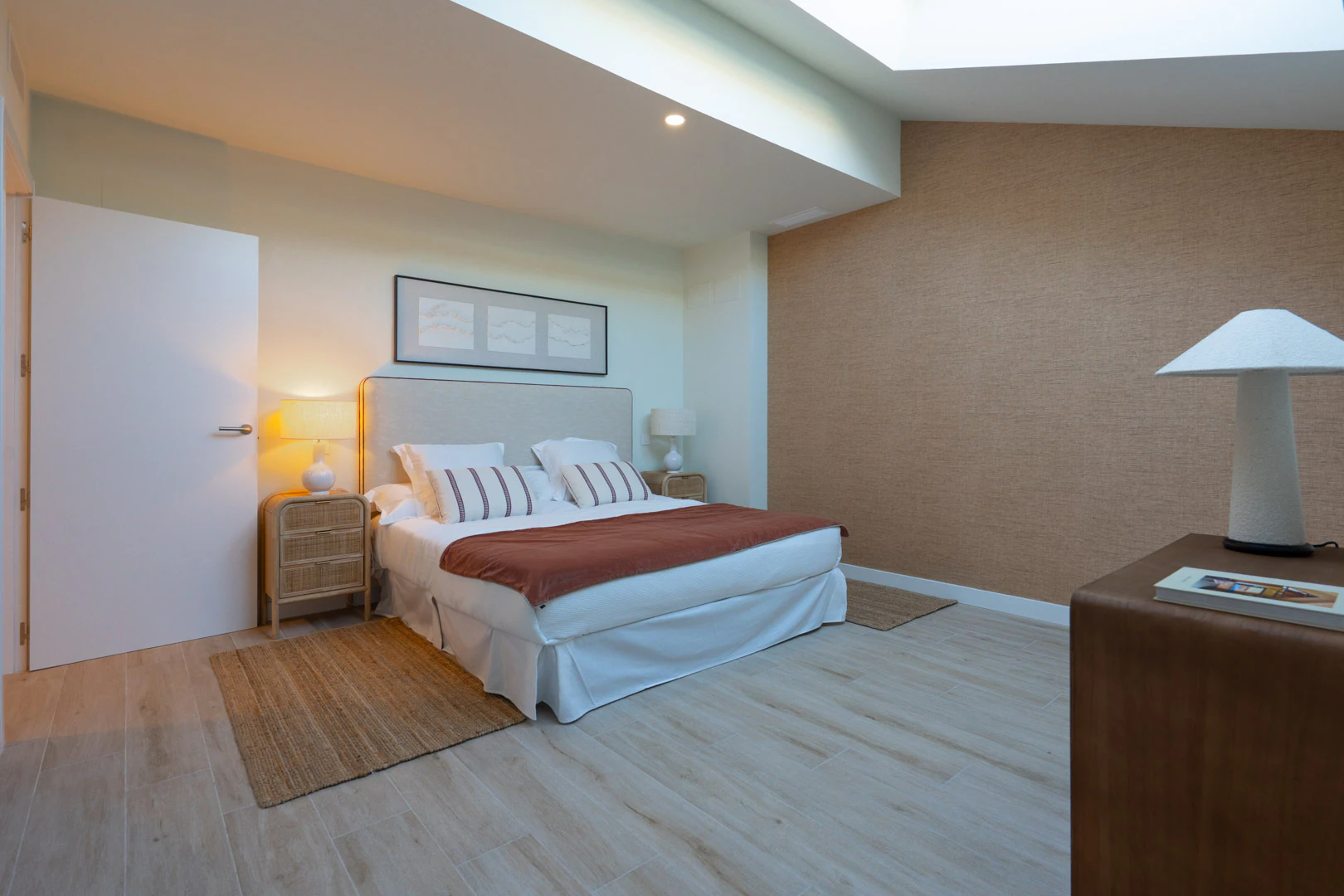 Nieuwe woning met een onverbeterlijke ligging tussen het dorp en de haven in Jávea.