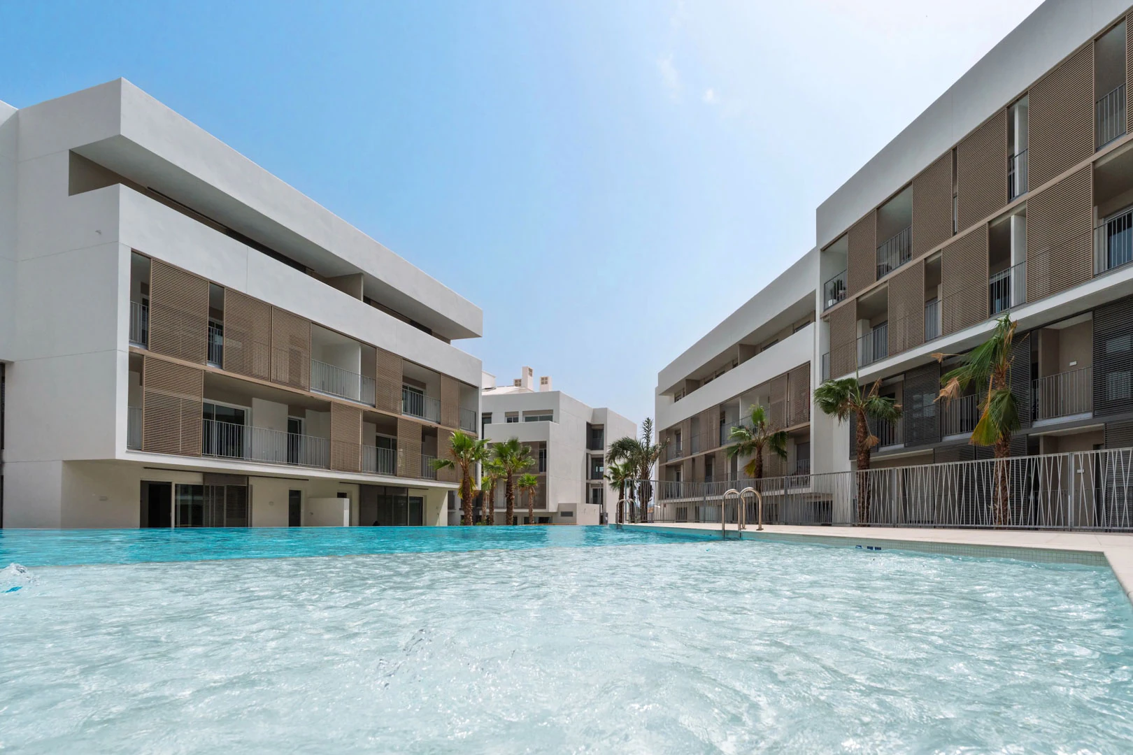 Nieuwe woning met een onverbeterlijke ligging tussen het dorp en de haven in Jávea.