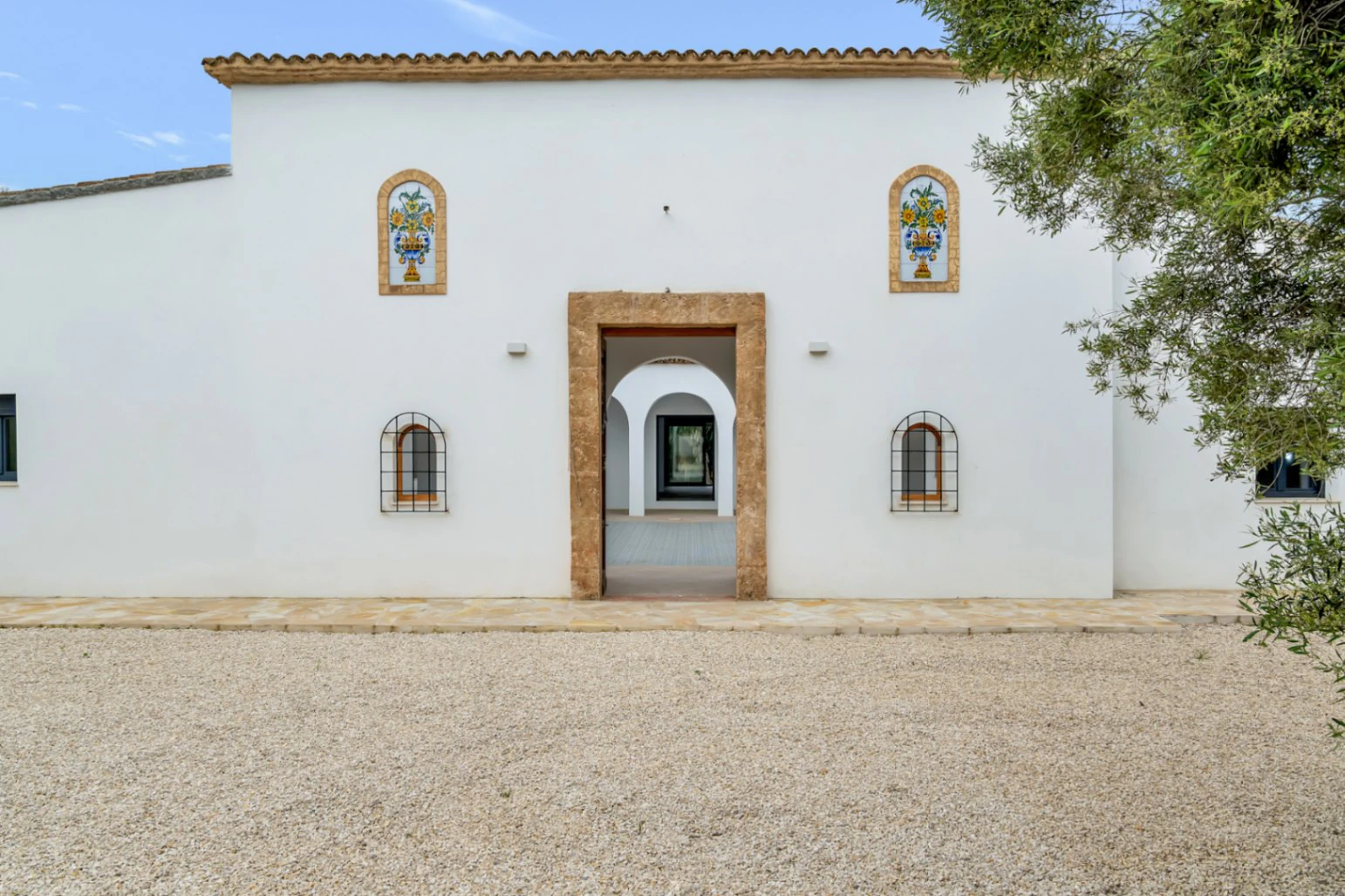 Bonita finca de estilo Andaluz construida en una gran parcela