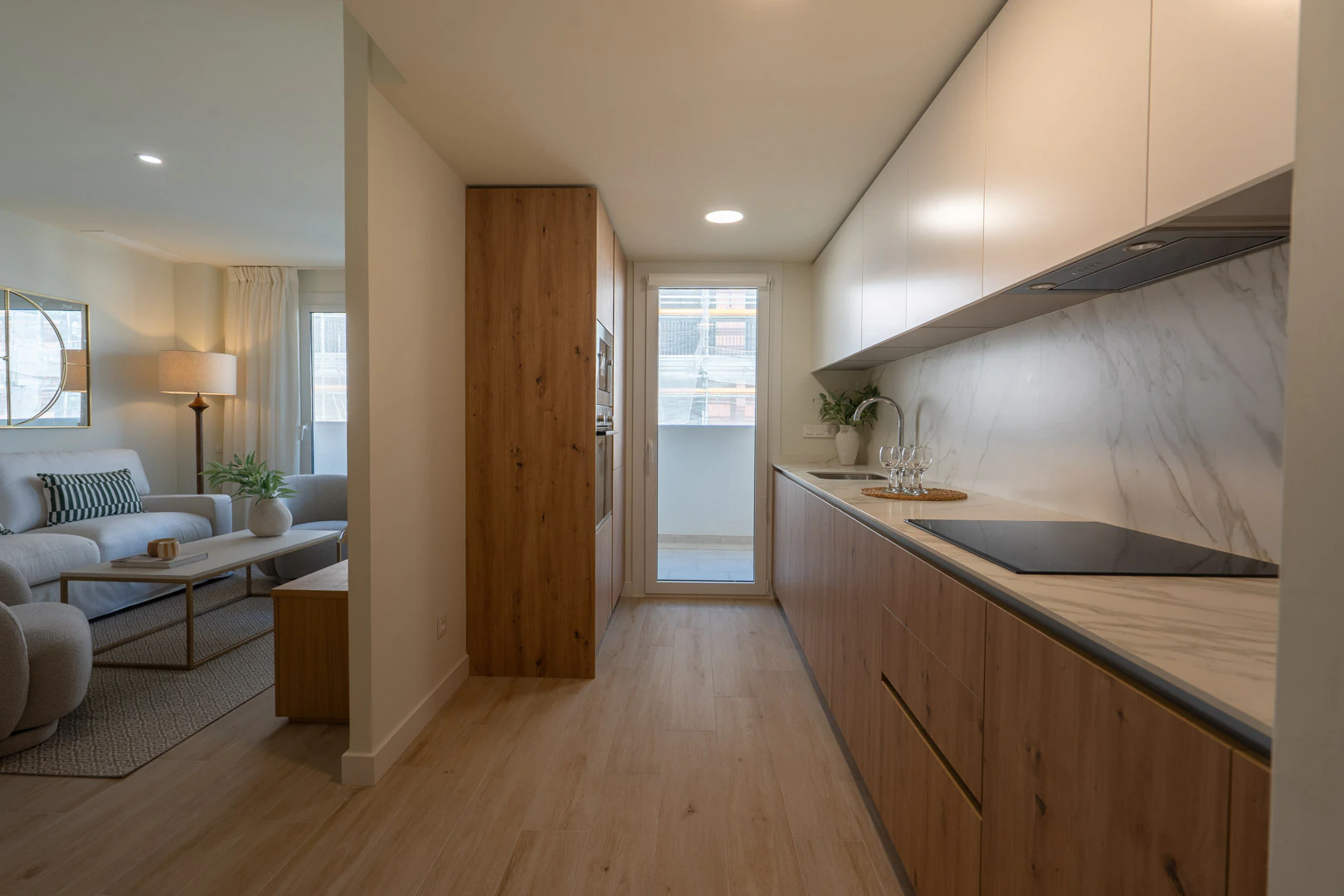 Nieuwe woning met een onverbeterlijke ligging tussen het dorp en de haven in Jávea.