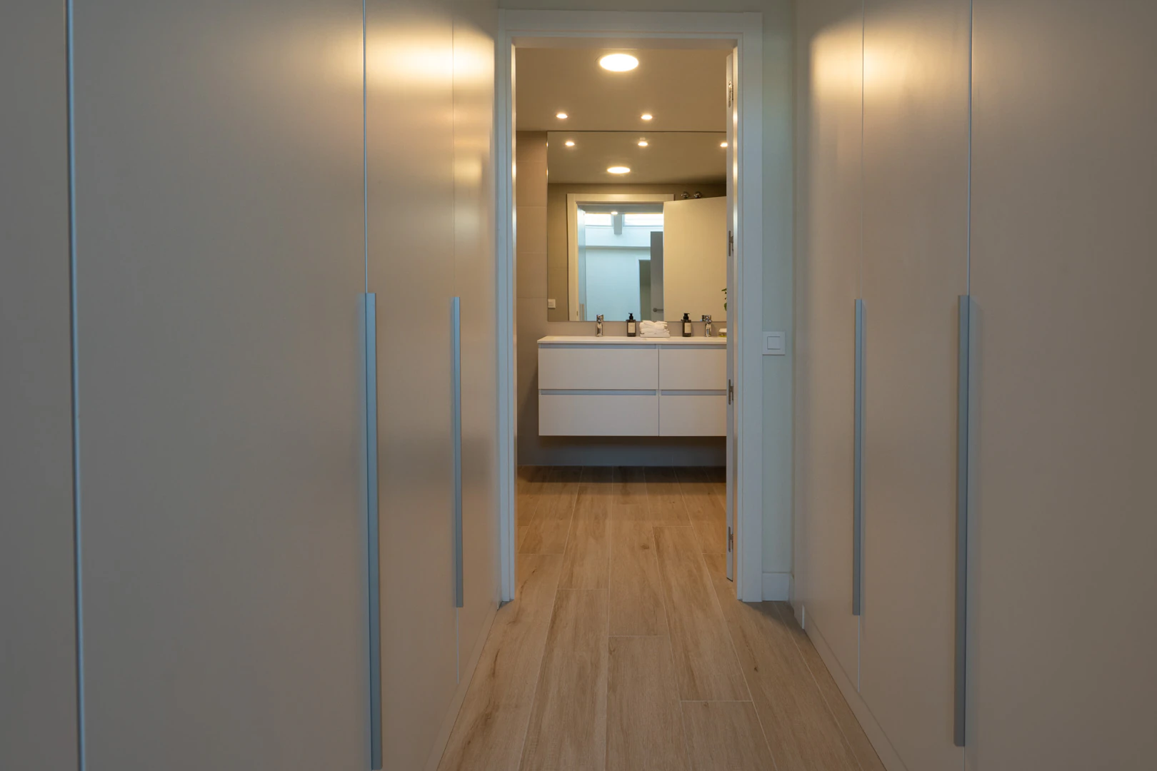 Nieuwe woning met een onverbeterlijke ligging tussen het dorp en de haven in Jávea.