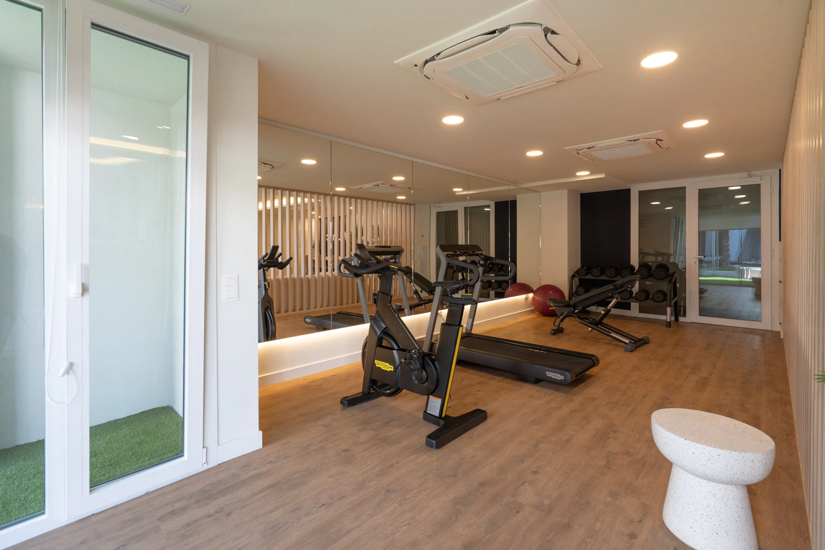 Nieuwe woning met een onverbeterlijke ligging tussen het dorp en de haven in Jávea.